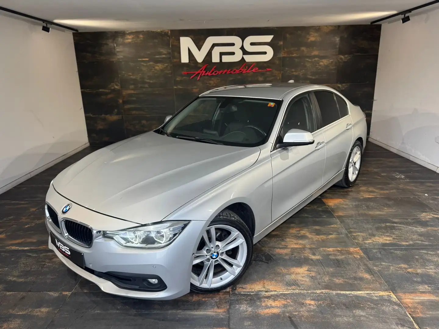 BMW 318 2.0 d AUTO * CAMÉRA * GPS * CLIM * CUIR*GARANTIE Gris - 2
