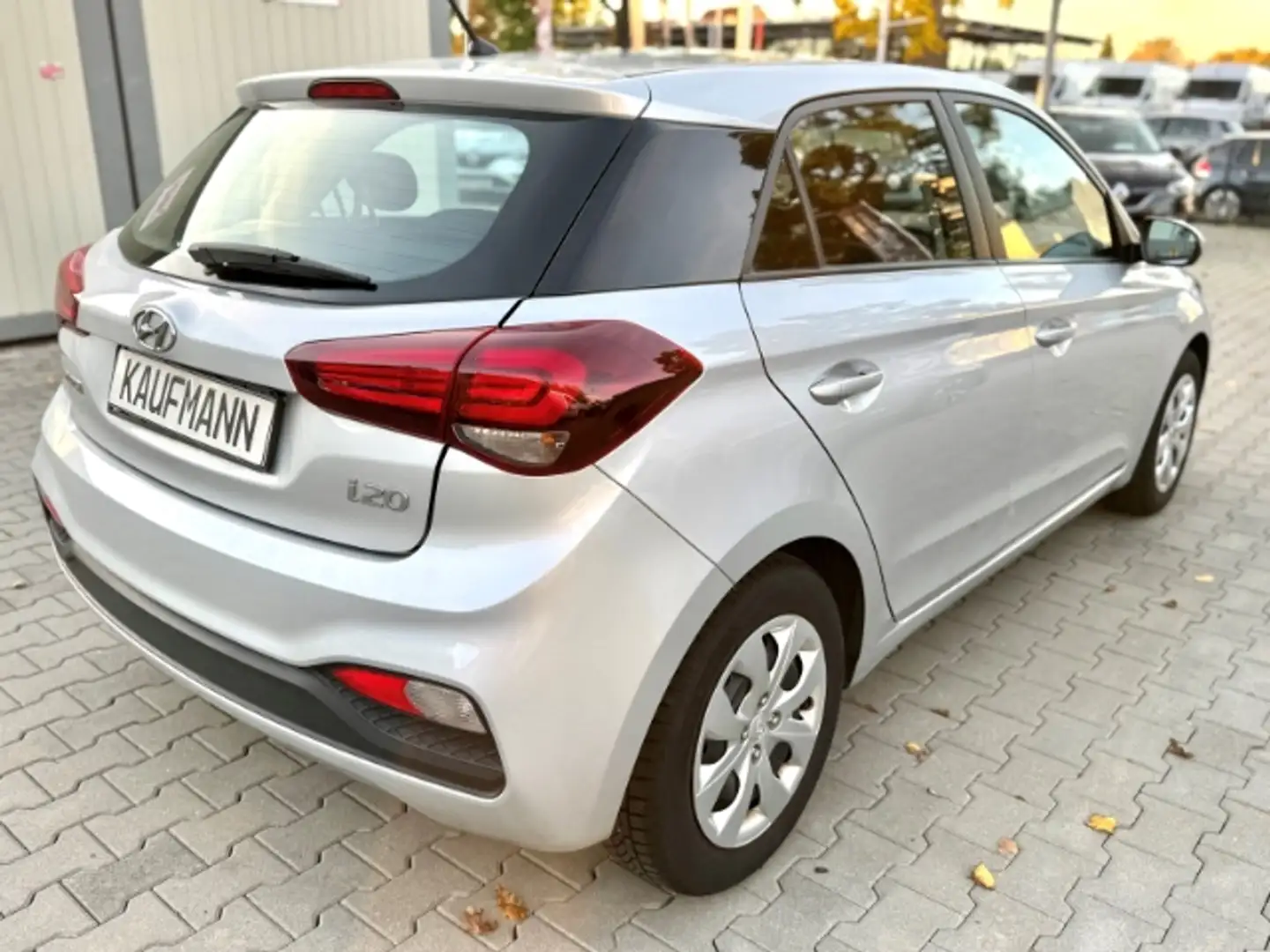 Hyundai i20 Select 1.2_TOP ZUSTAND Argento - 2