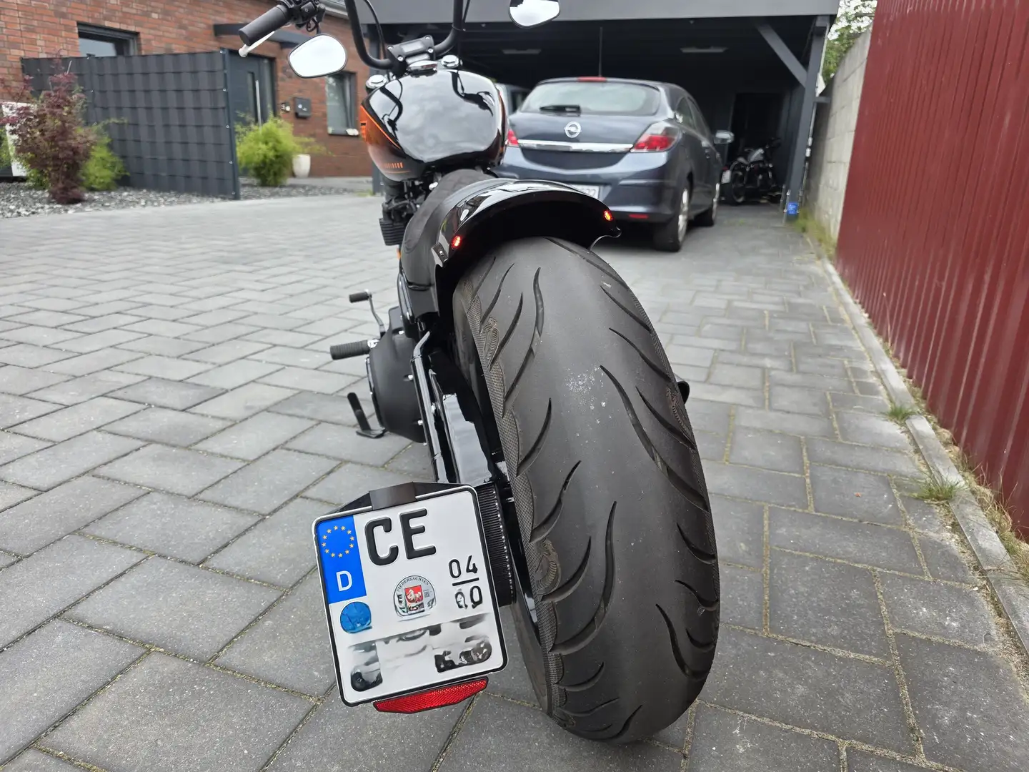 Harley-Davidson Street Bob FXBBS Schwarz - 2