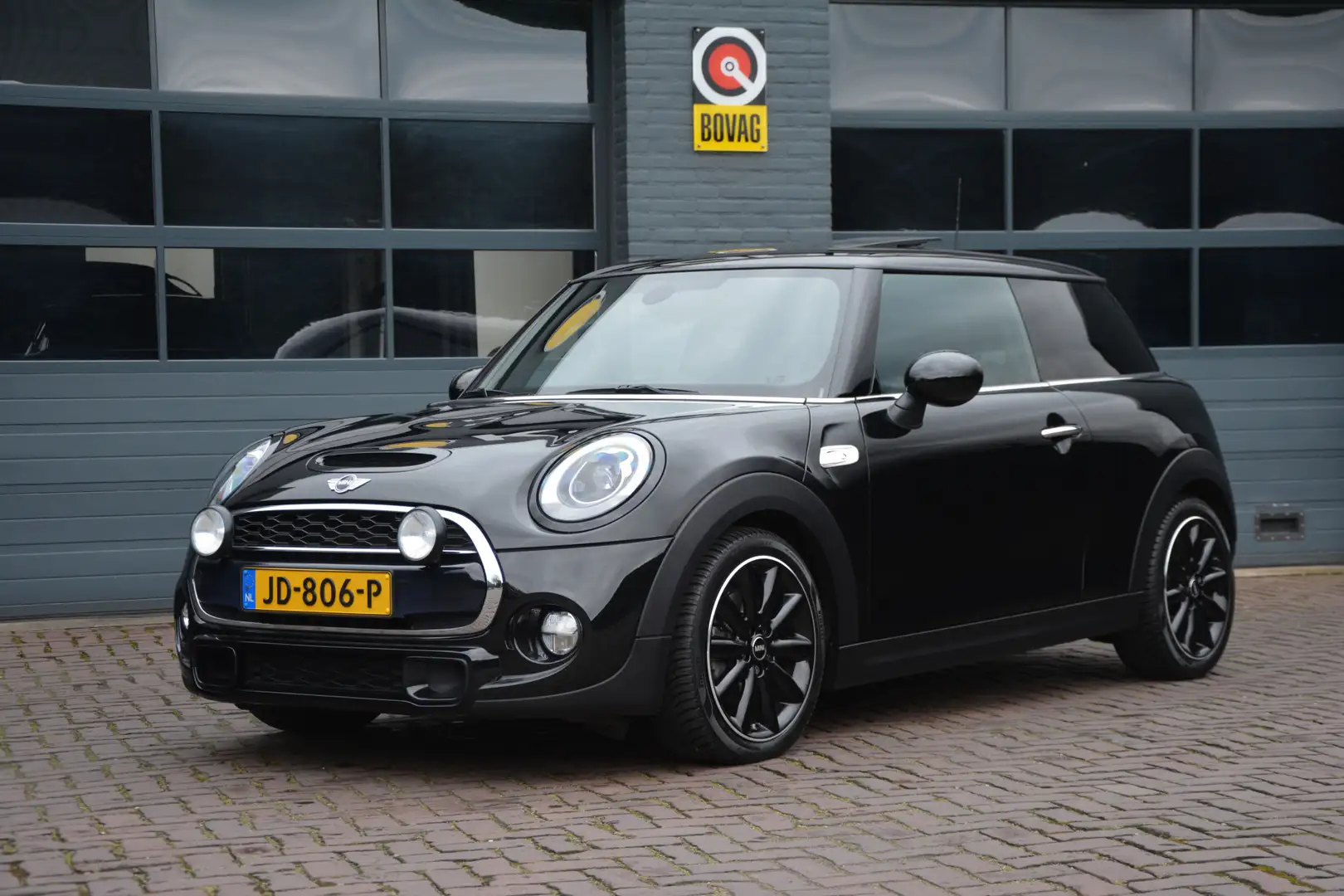 MINI Cooper S Mini 2.0 Chili Serious Business Automaat Noir - 1