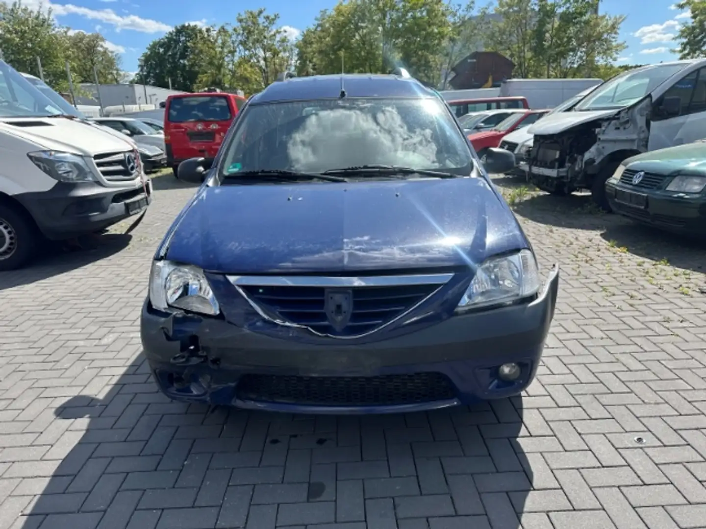 Dacia Logan MCV Kombi Laureate 1.5 dCi GA el.SP Spieg. beheizb Blau - 1