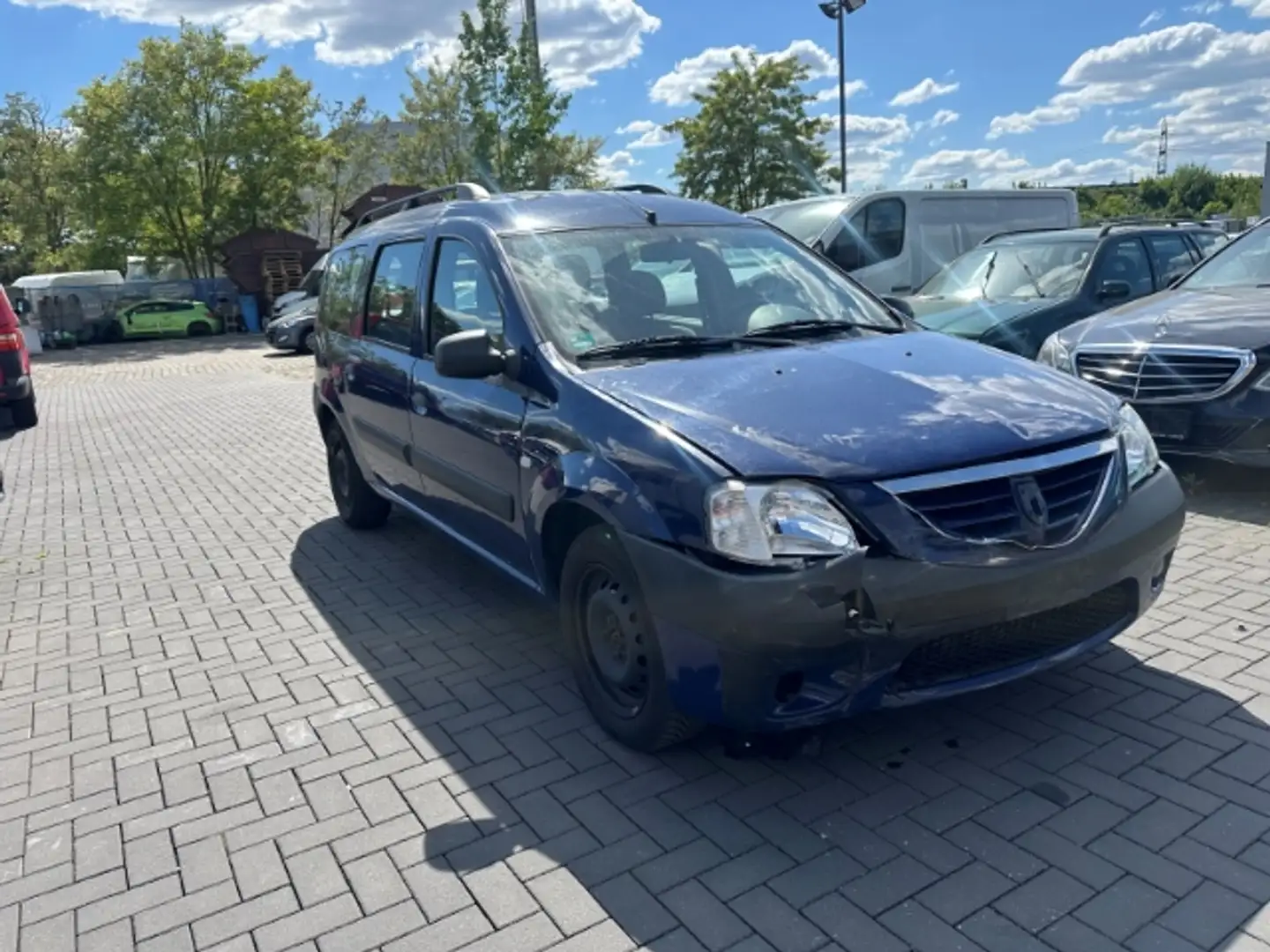 Dacia Logan MCV Kombi Laureate 1.5 dCi GA el.SP Spieg. beheizb Blau - 2