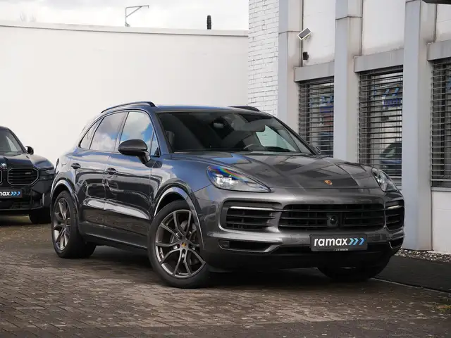 Porsche Cayenne ACC-LUFTF.-PANO-STANDH.-SPORTABGAS.-BOSE-AHK-VOLL
