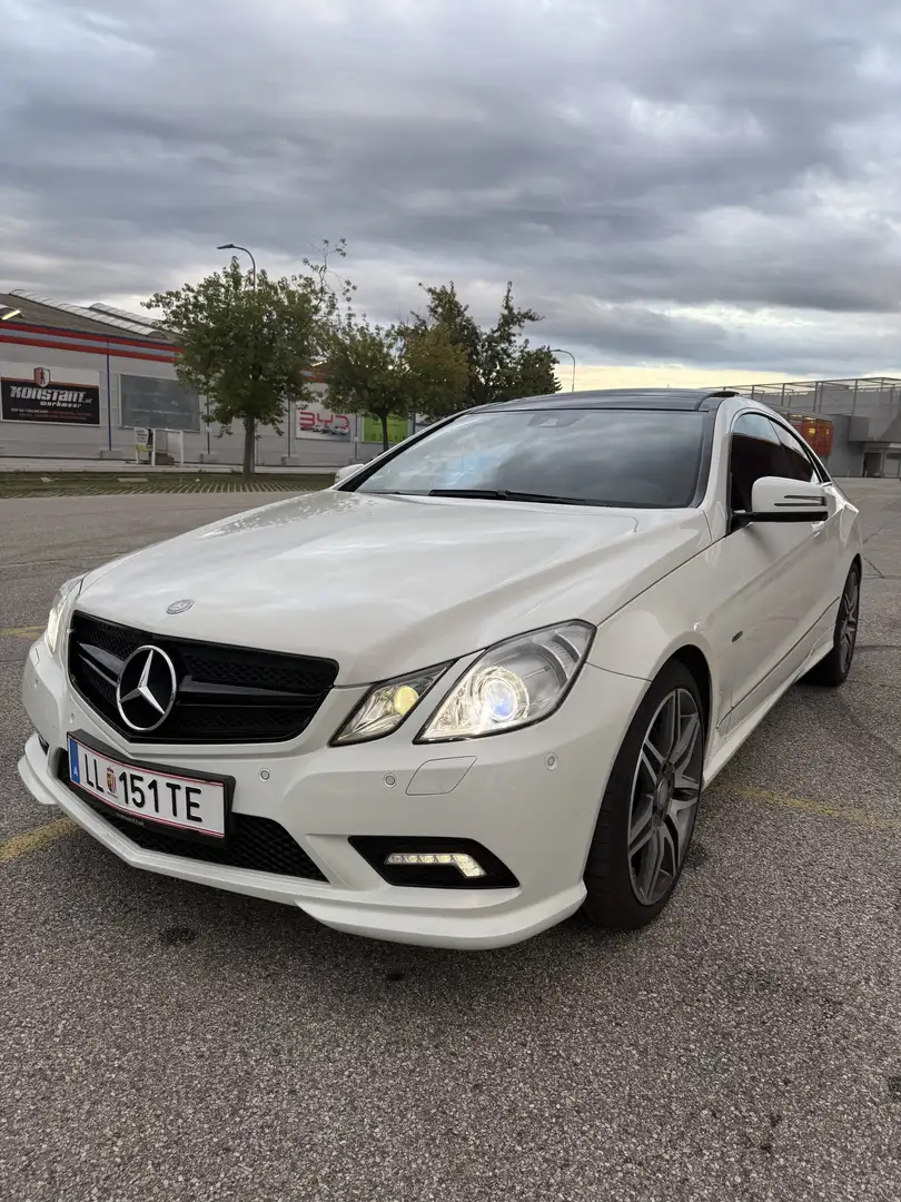 Mercedes-Benz E 350 CGI AMG-Line Weiß - 2