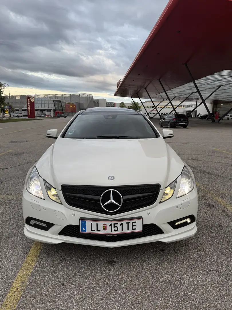 Mercedes-Benz E 350 CGI AMG-Line Weiß - 1