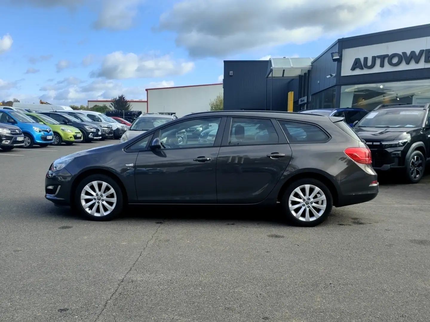 Opel Astra J Sports Tourer Active Silber - 2