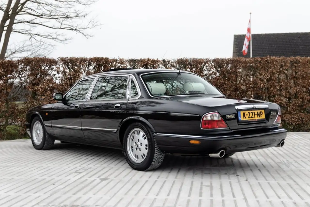 Daimler 4.0 V8 LWB, foto 4