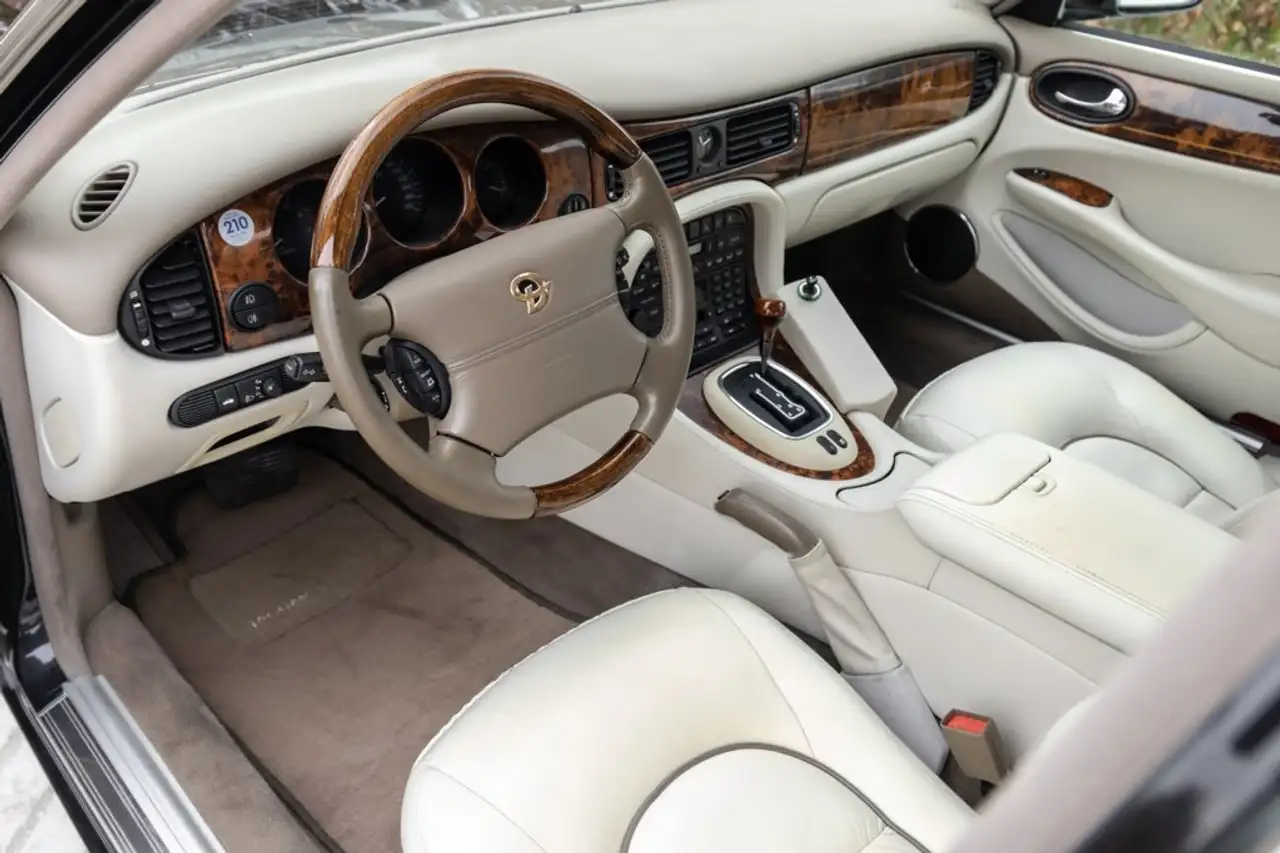 Daimler 4.0 V8 LWB, foto 6