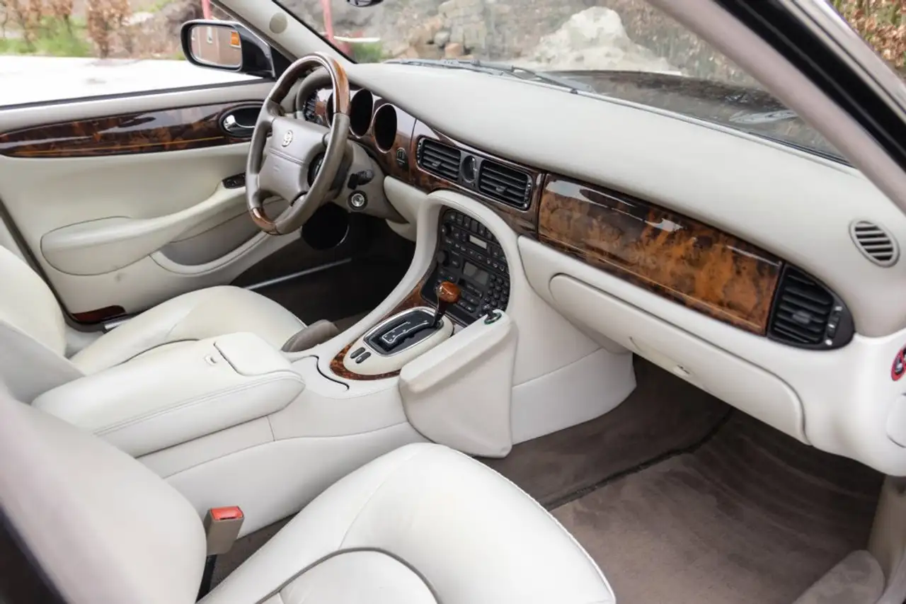 Daimler 4.0 V8 LWB, foto 10