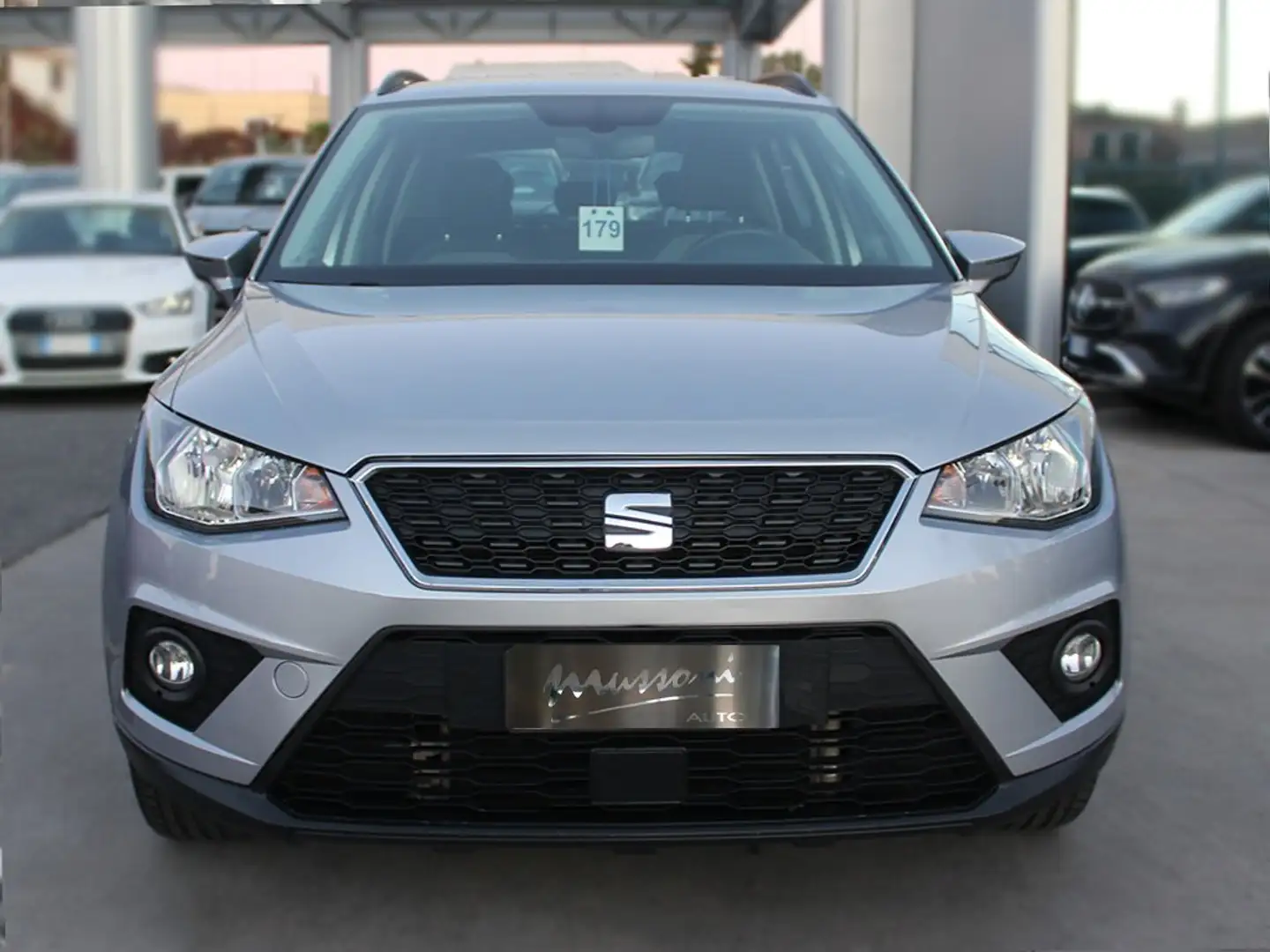 SEAT Arona 1.6 tdi Style 95cv Silber - 2