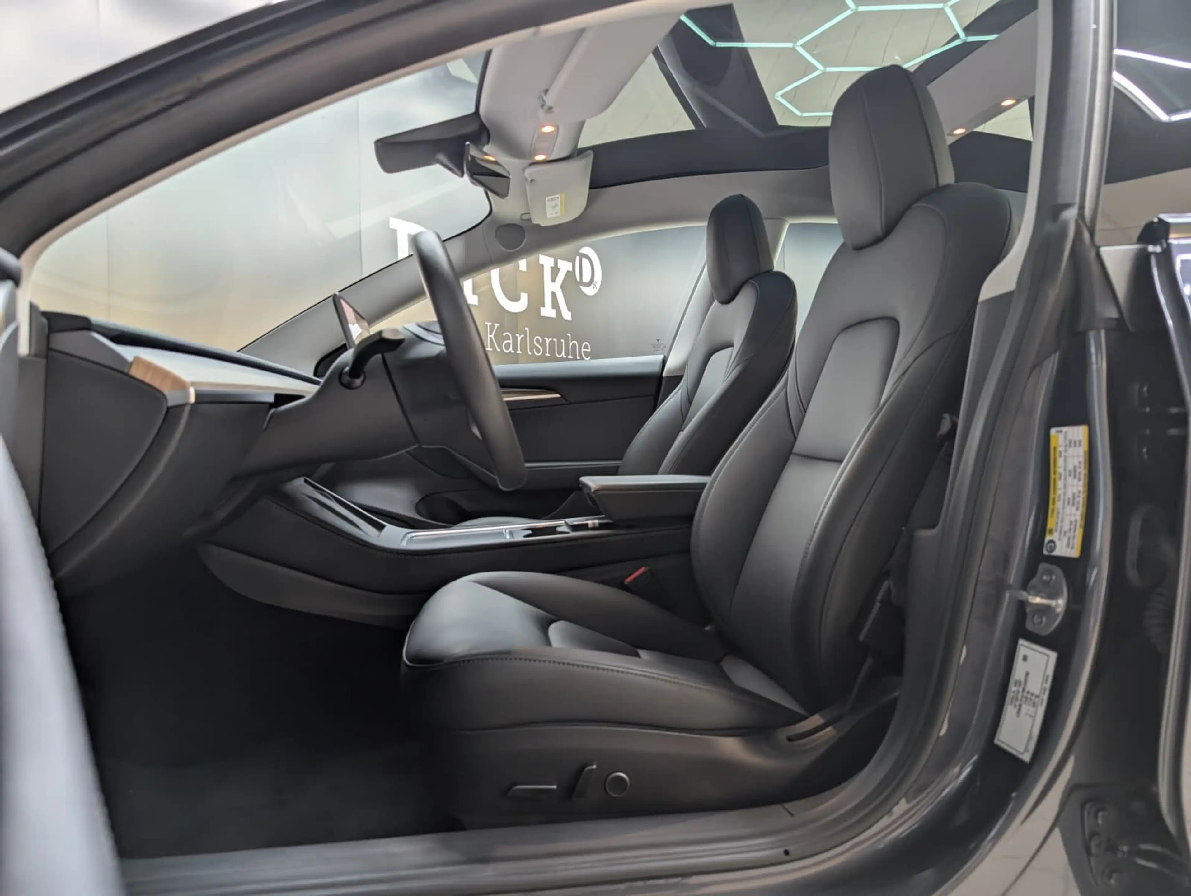 Tesla Model 3 RWD PANO+LED+NAVI+SHZ+KAMERA+ACC+18+ — photo 9