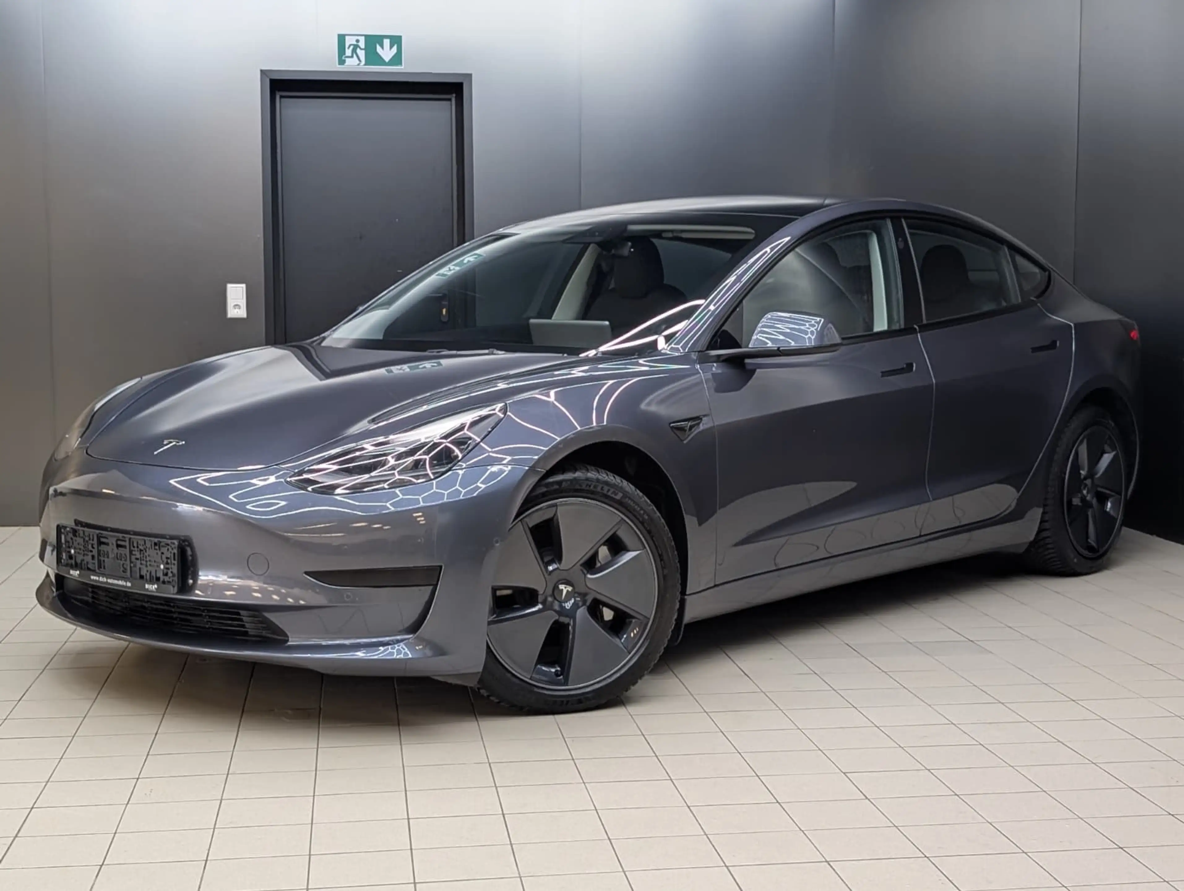 Tesla Model 3 RWD PANO+LED+NAVI+SHZ+KAMERA+ACC+18+ — photo 4