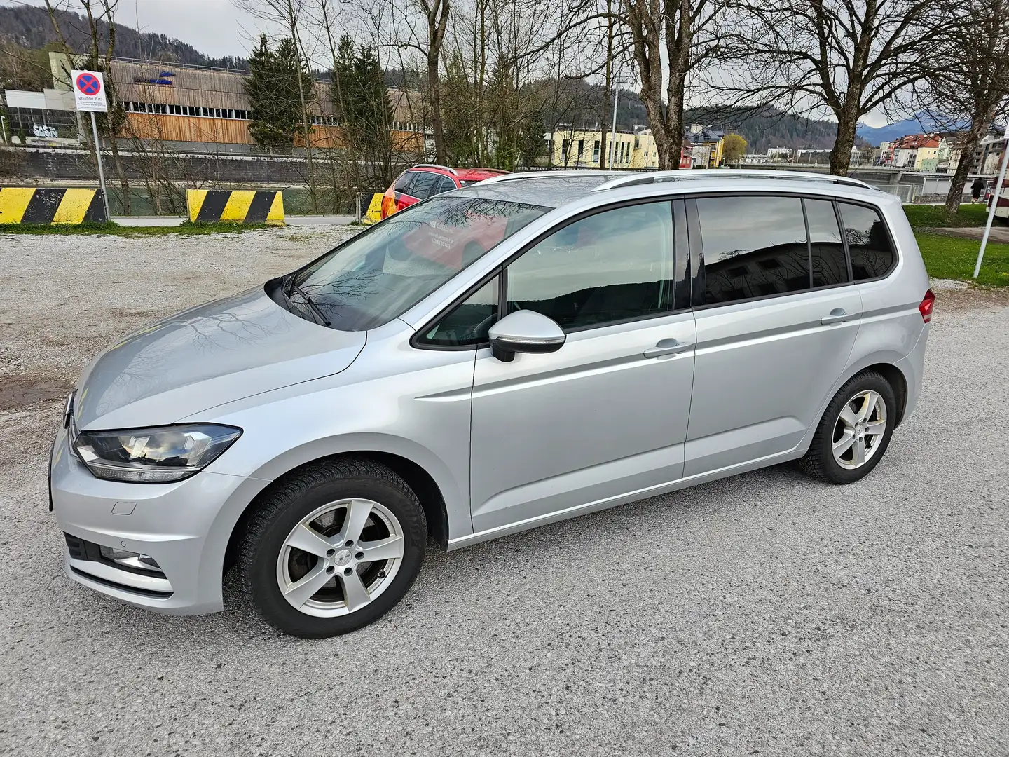 Volkswagen Touran Comfortline 1,6 SCR TDI DSG(neues Model) Silber - 2