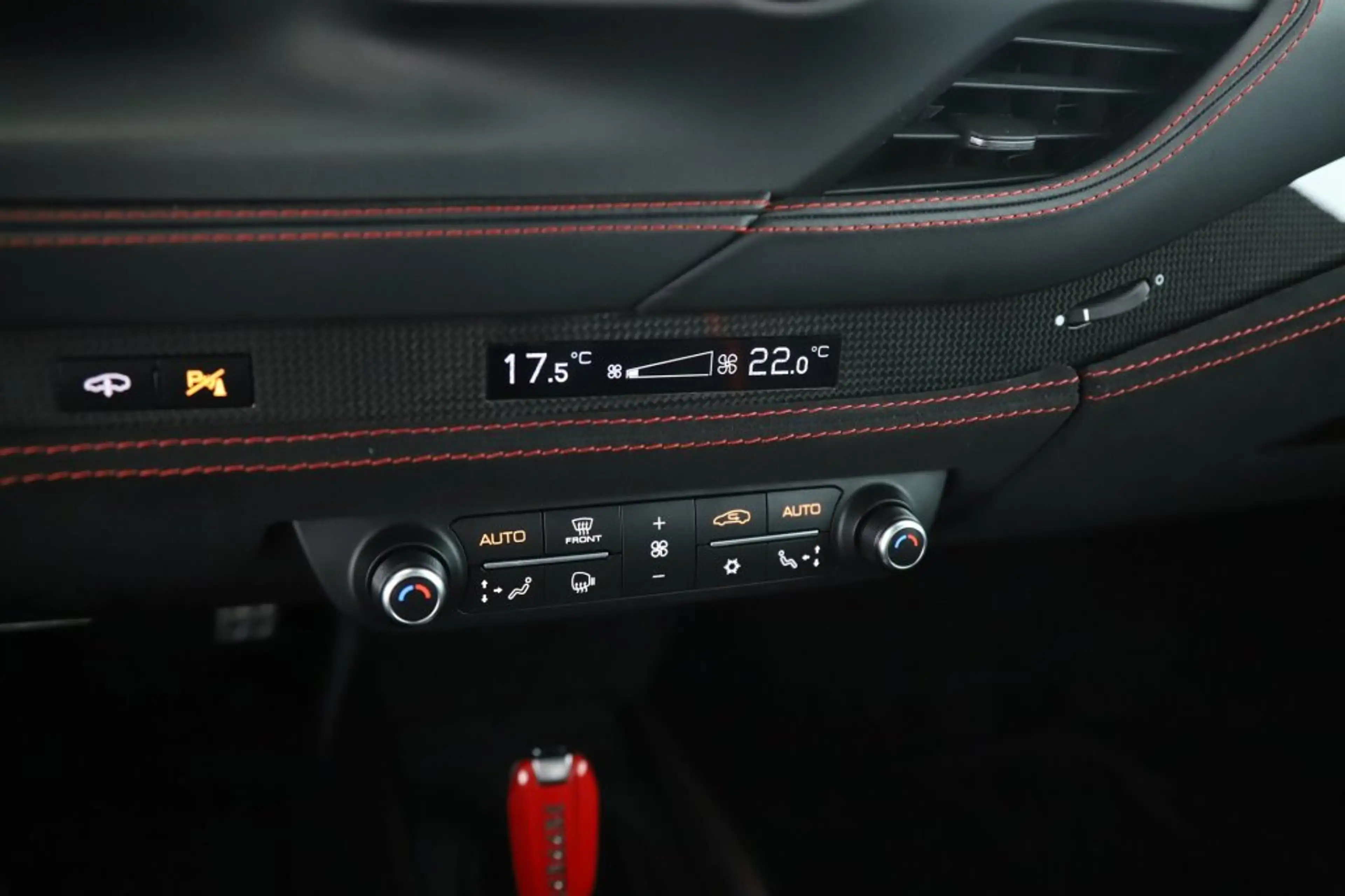 Ferrari F8 Tributo Ö-Auslieferung 1.BESITZ NUR 13.362KM — photo 14