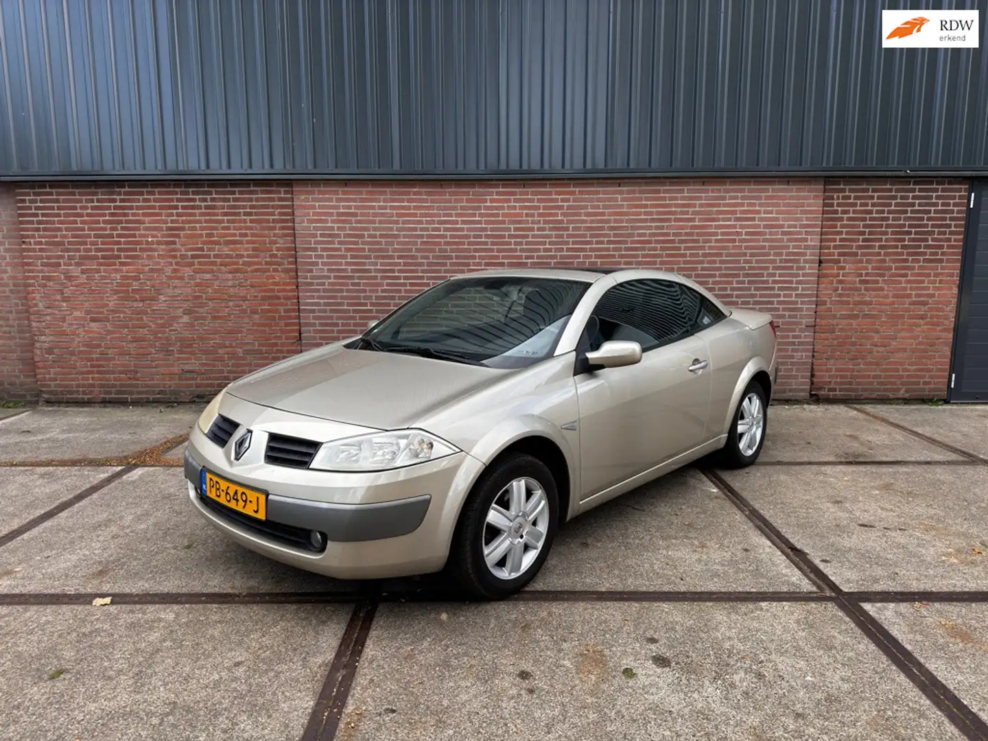 Renault Megane Coupé-Cabriolet 1.6-16V Authentique Oro - 1