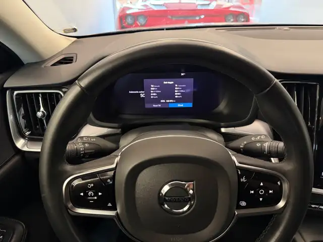 Volvo V60 Cross Country view 5