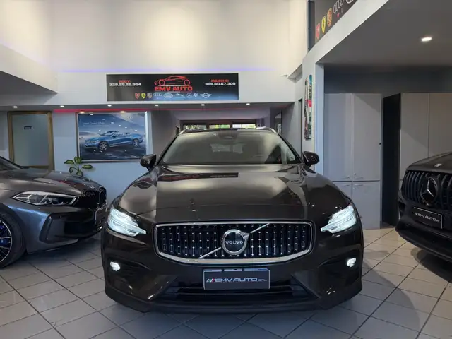 Volvo V60 Cross Country view 2