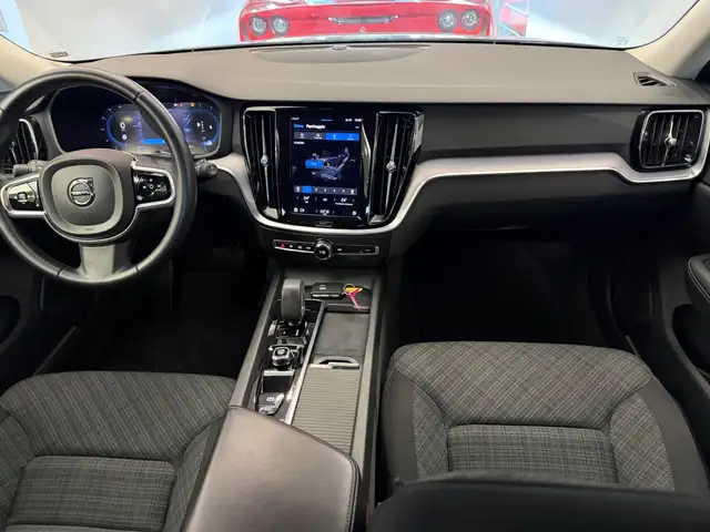 Volvo V60 Cross Country view 6