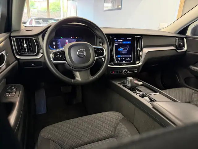 Volvo V60 Cross Country view 9