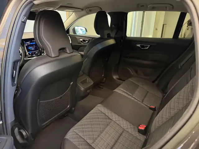 Volvo V60 Cross Country view 10