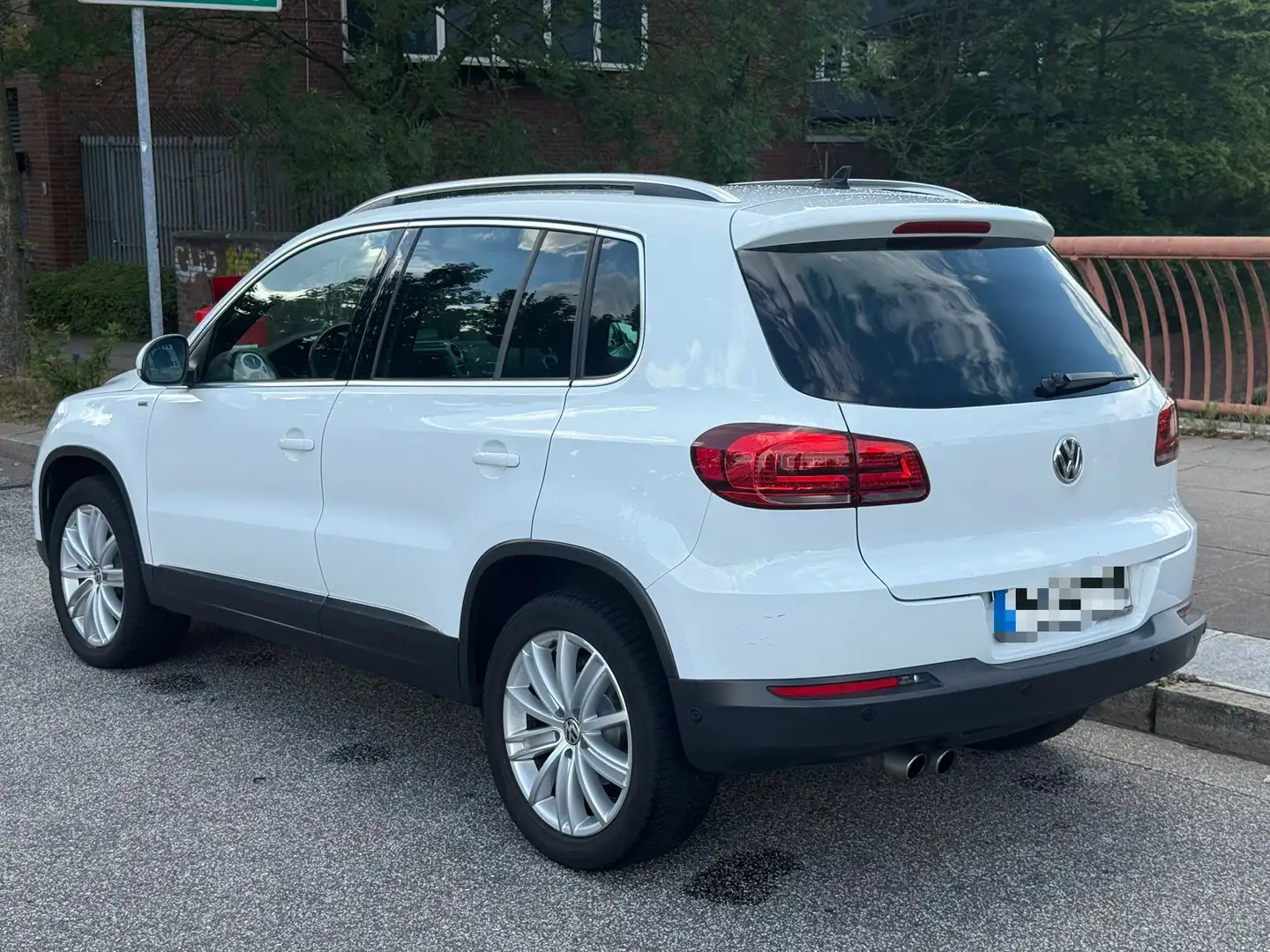 Volkswagen Tiguan 2.0 TDI DPF 4Motion BlueMotion Techn. DSG Sport & Weiß - 2