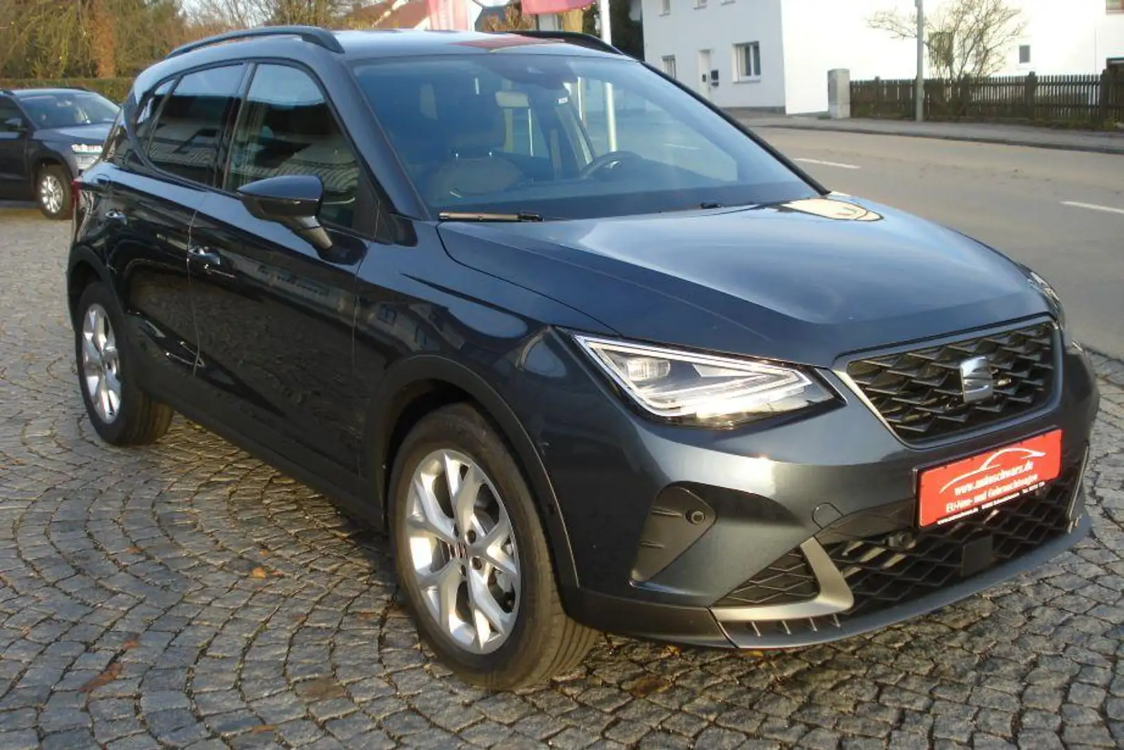 SEAT Arona 1.0 TSI DSG FR, AHK, Kamera, Side, ACC, Winter, 17 Grau - 2