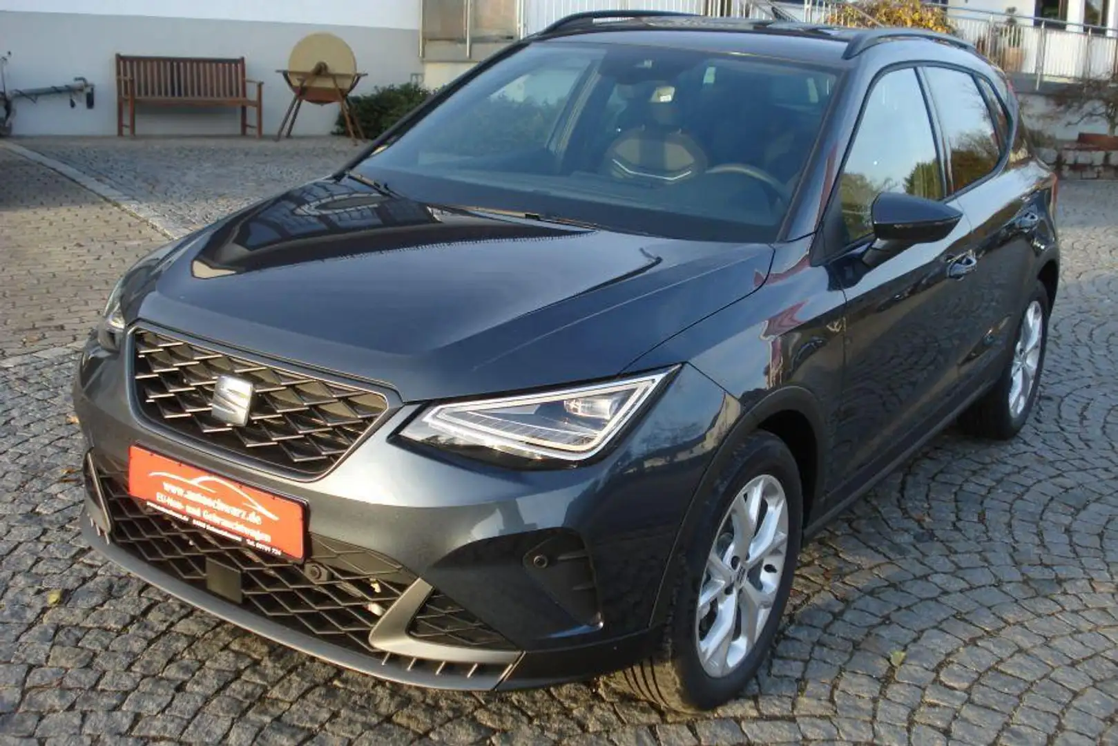 SEAT Arona 1.0 TSI DSG FR, AHK, Kamera, Side, ACC, Winter, 17 Grau - 1