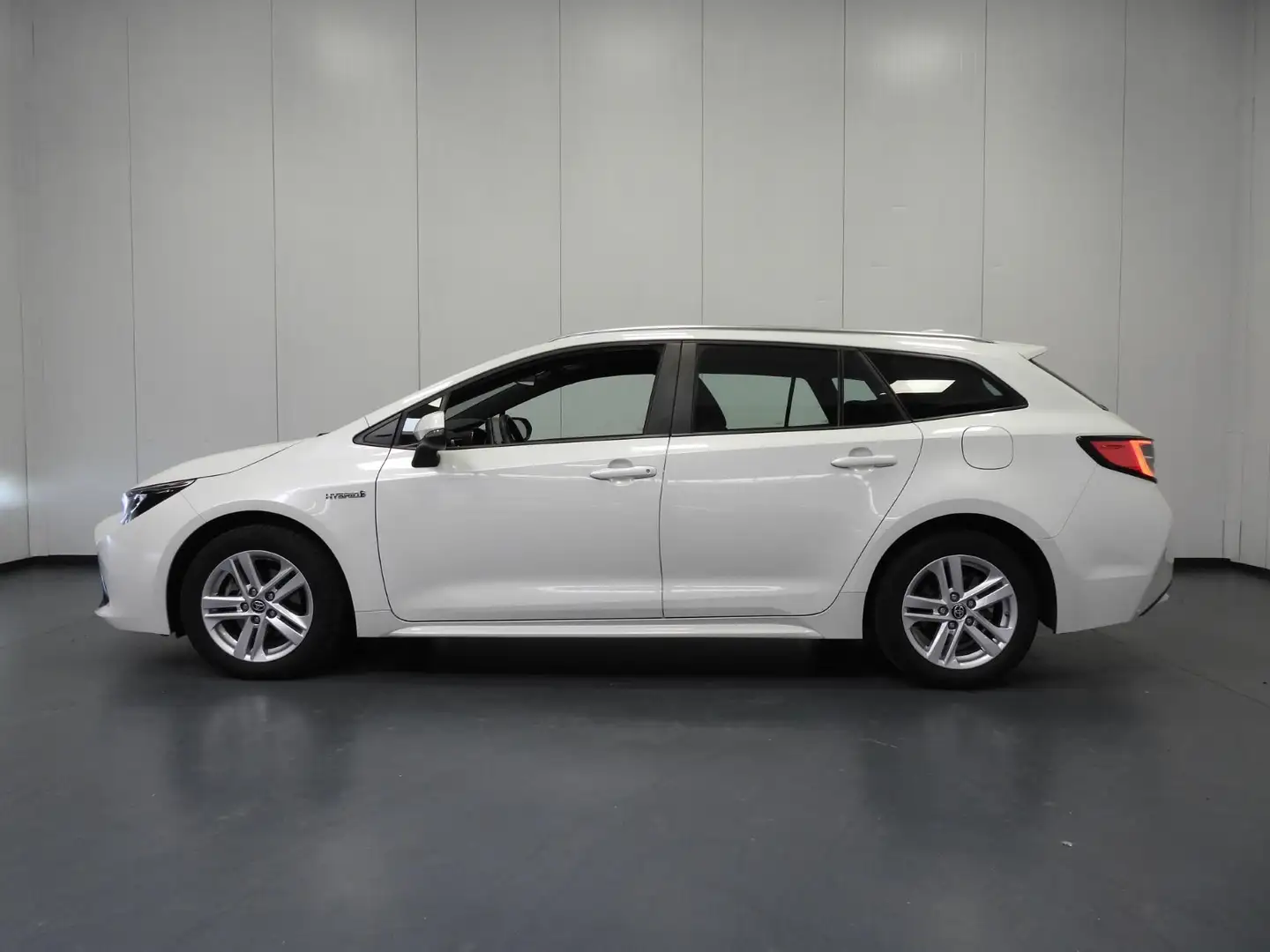 Toyota Corolla Touring Sports 1.8 Hybrid Business NAVI-APP/CLIMA/ Wit - 2