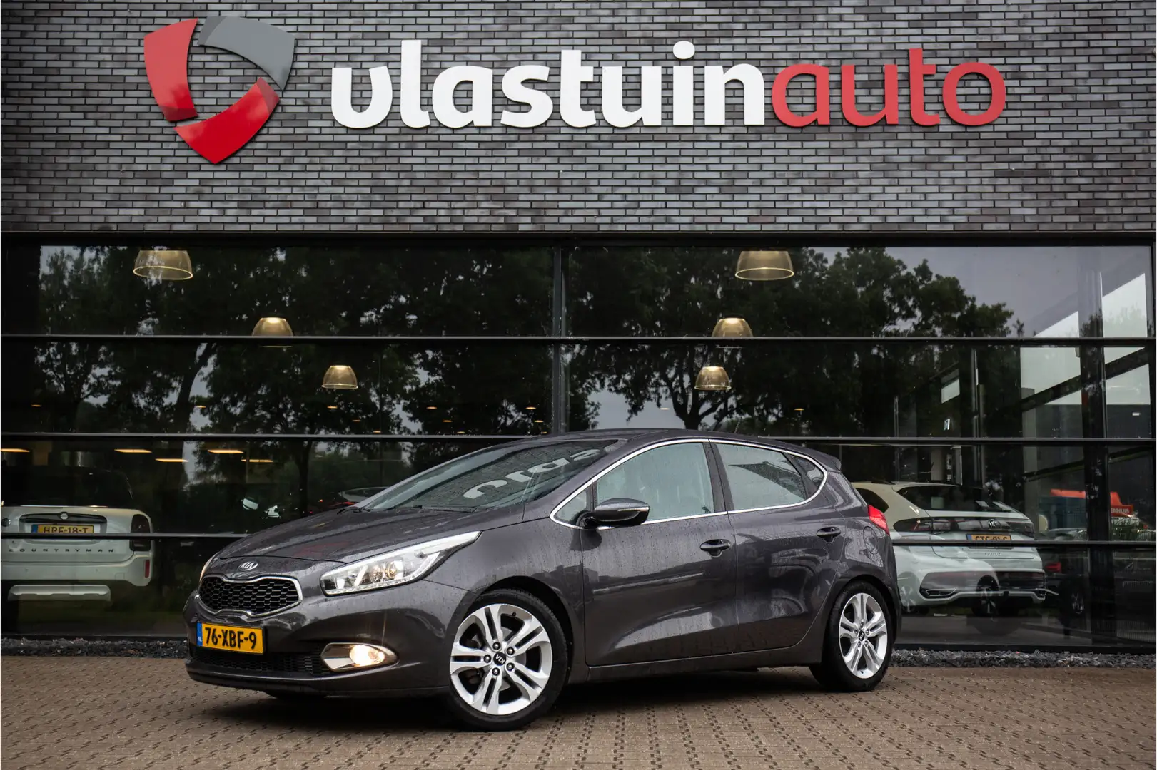 Kia Ceed / cee'd 1.6 GDI Plus Pack 135PK , Navigatie, Achteruitrijc Grijs - 1