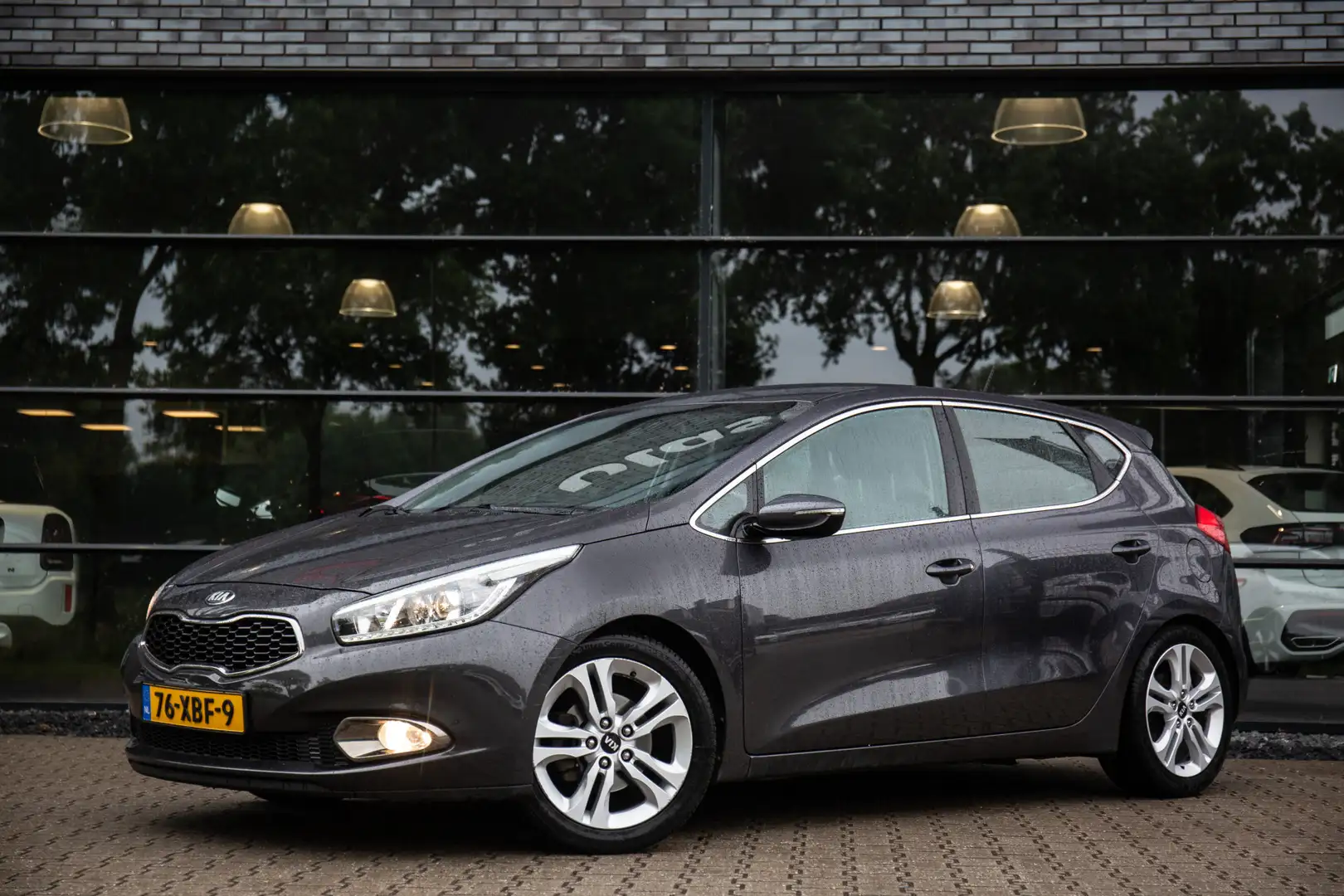 Kia Ceed / cee'd 1.6 GDI Plus Pack 135PK , Navigatie, Achteruitrijc Grijs - 2