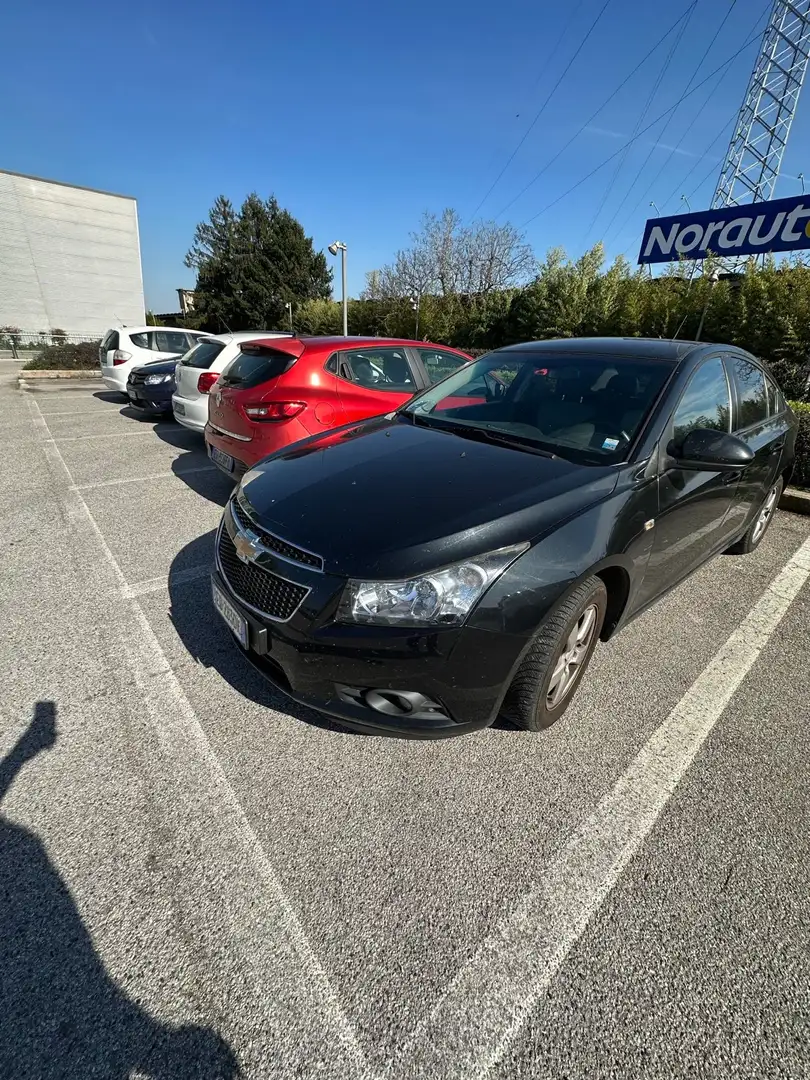 Chevrolet Cruze 1.6 LS crna - 1