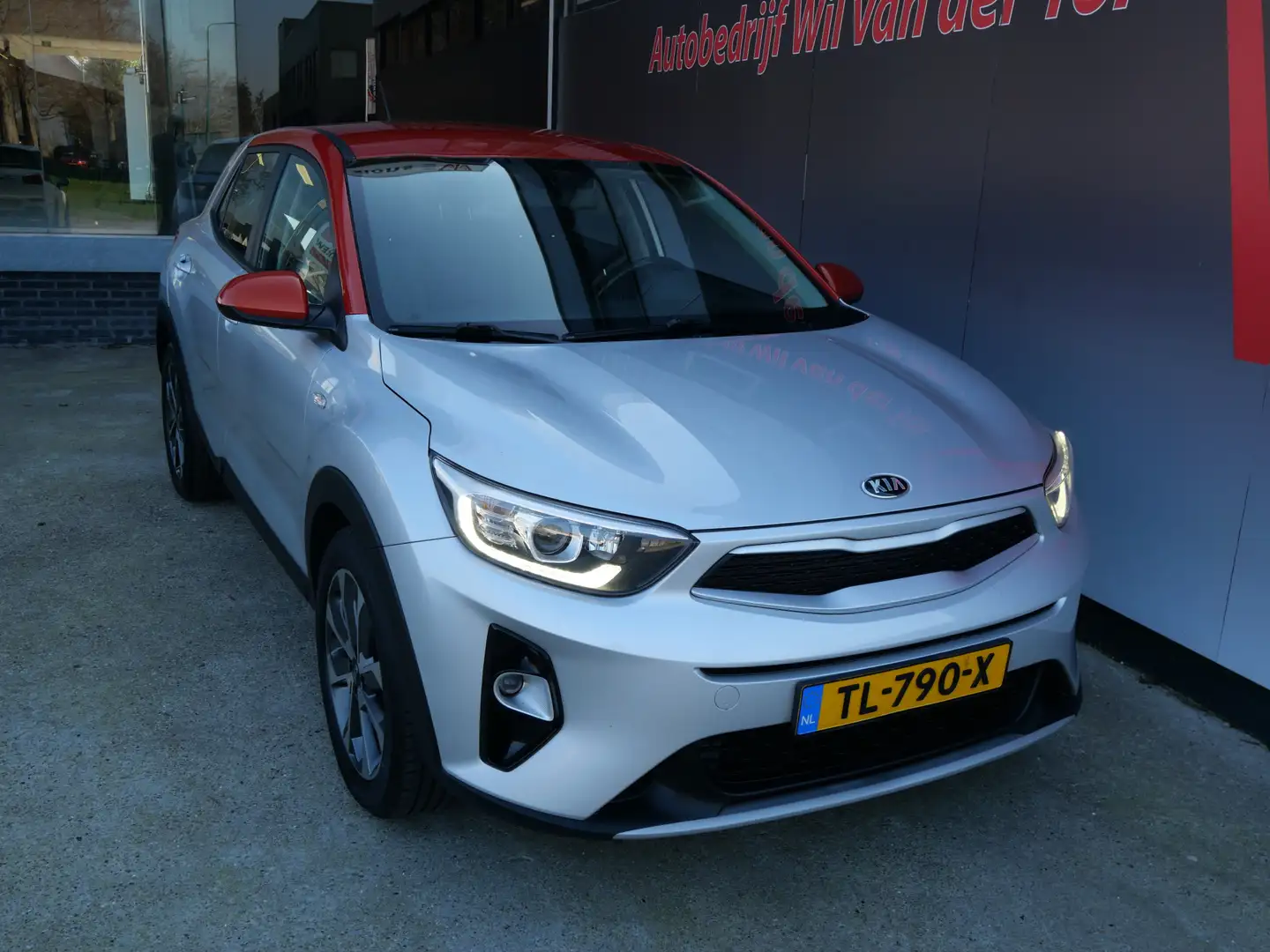 Kia Stonic 1.0 T-GDi COMFORT PLUS LINE | CRUISE | CAMERA | CA Grau - 2