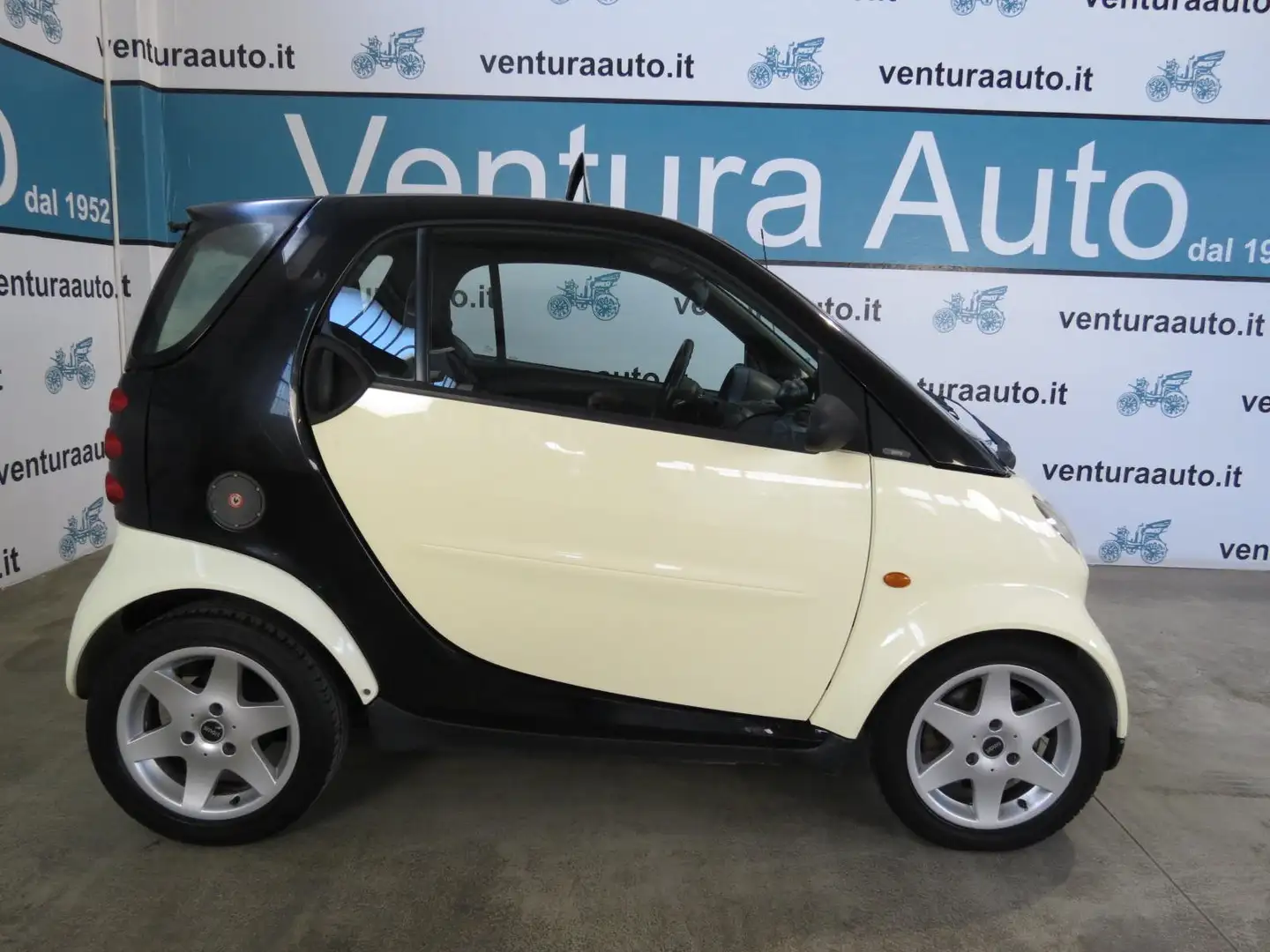 smart forTwo 45 KW PURE Weiß - 2