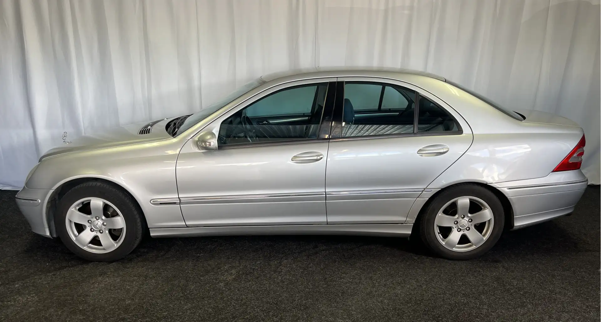 Mercedes-Benz C 240 Elegance ECC/LMV/RADIO/AUTOMAAT/6 CILINDER Grijs - 2