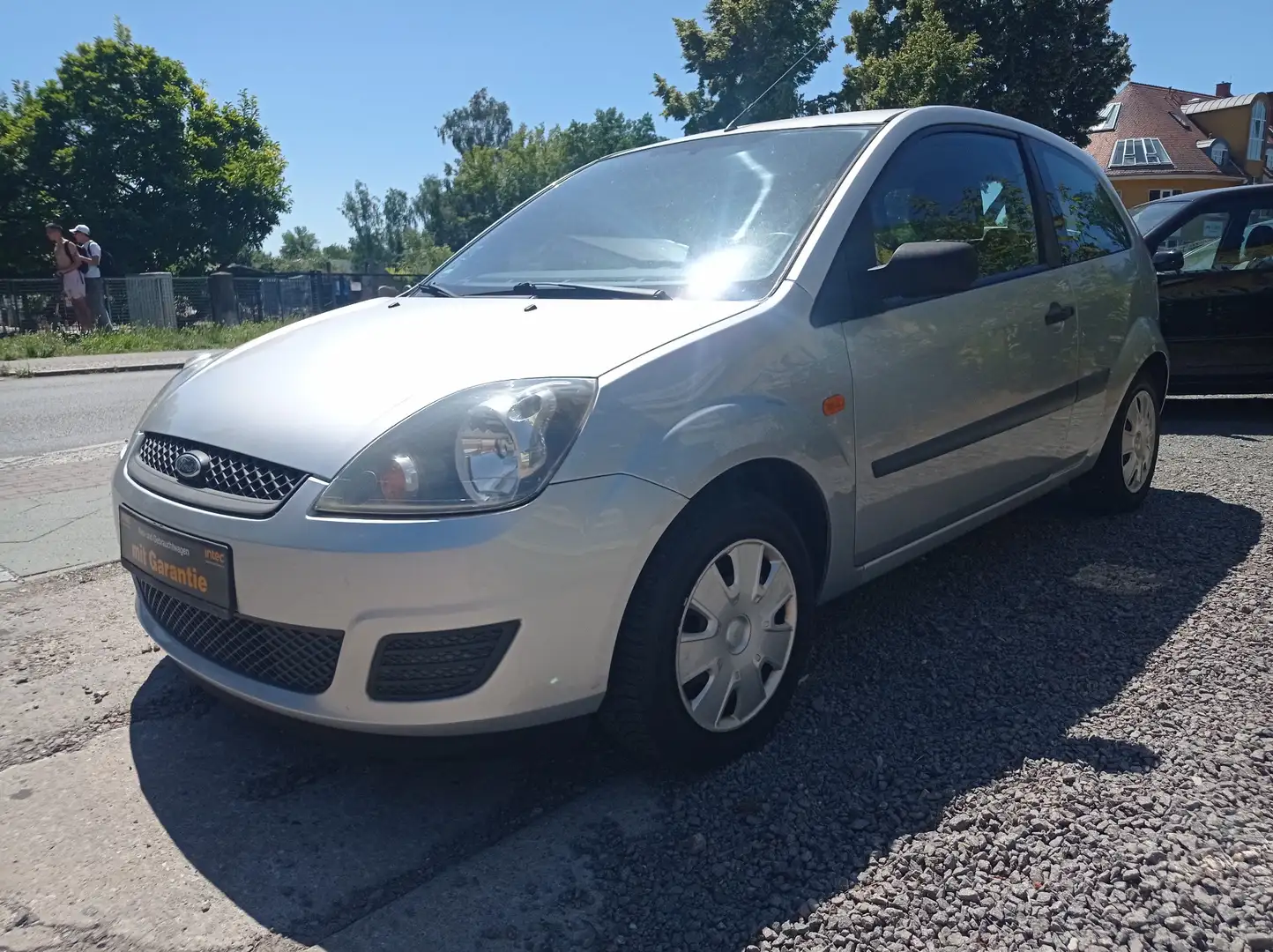 Ford Fiesta 1.3 Ambiente,1Hand,Klima,TÜV/Au,Service neu Silber - 1