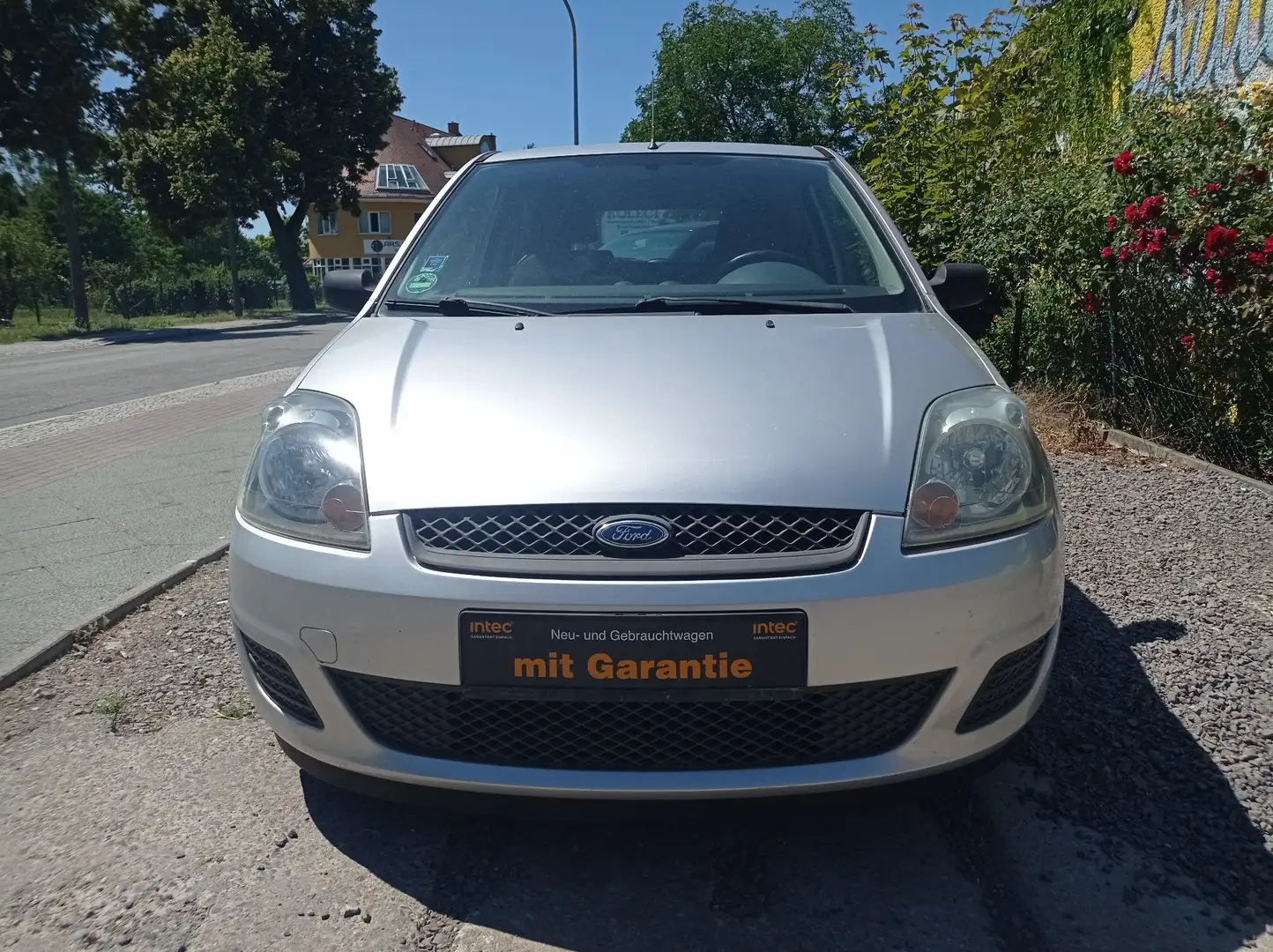 Ford Fiesta 1.3 Ambiente,1Hand,Klima,TÜV/Au,Service neu Silber - 2