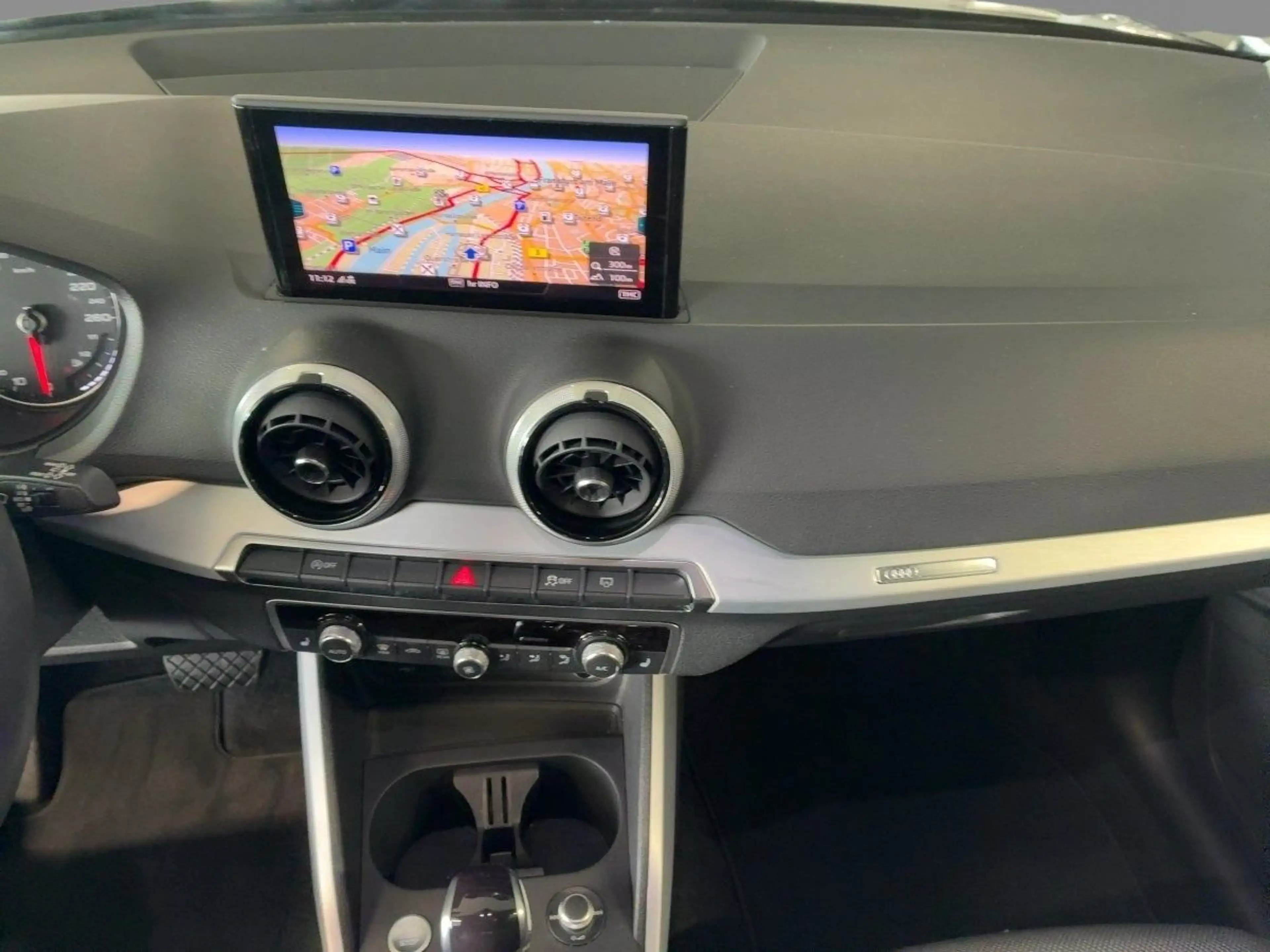 Audi Q2 30 TDI S tronic advanced DAB PDC MatrixLED Sp — photo 9
