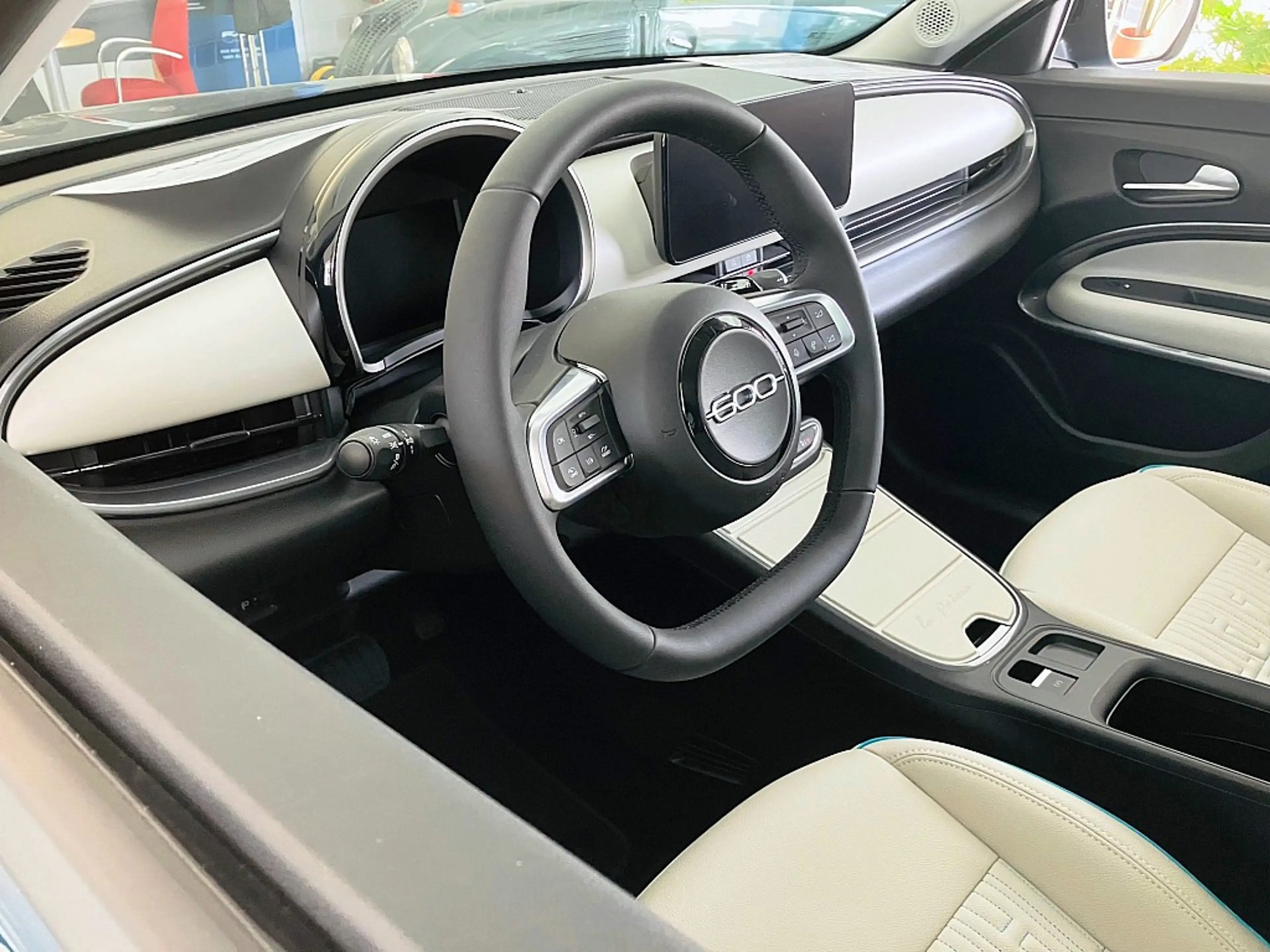 Fiat 600e 600 Elektro La Prima 54 kWh — photo 4