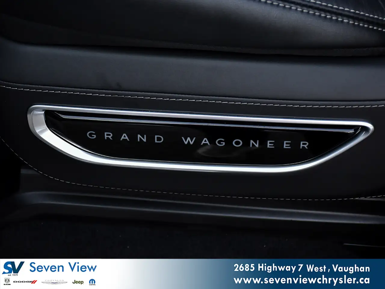 Jeep Grand Wagoneer снимка Jeep Grand Wagoneer