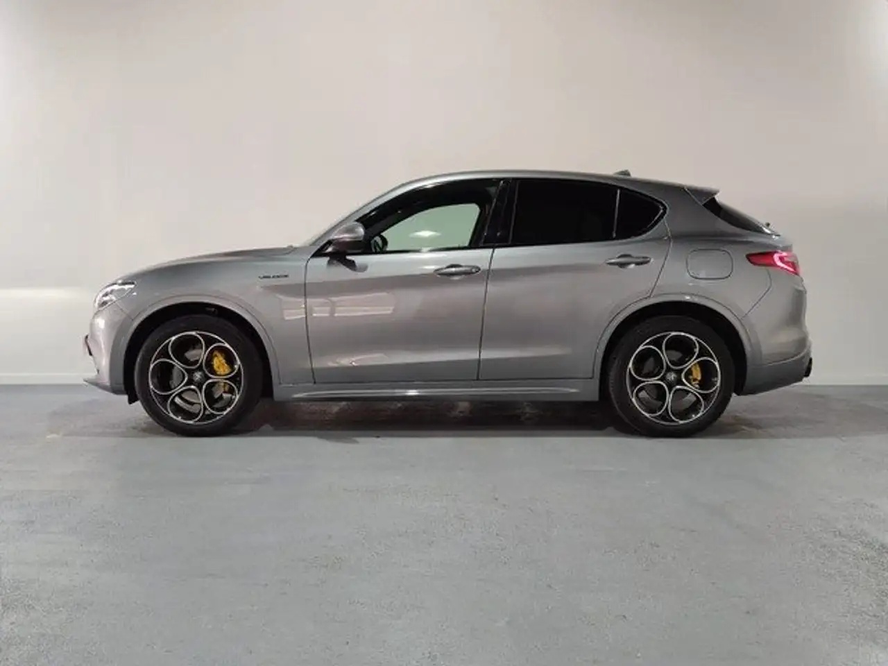 Alfa Romeo Stelvio 2023