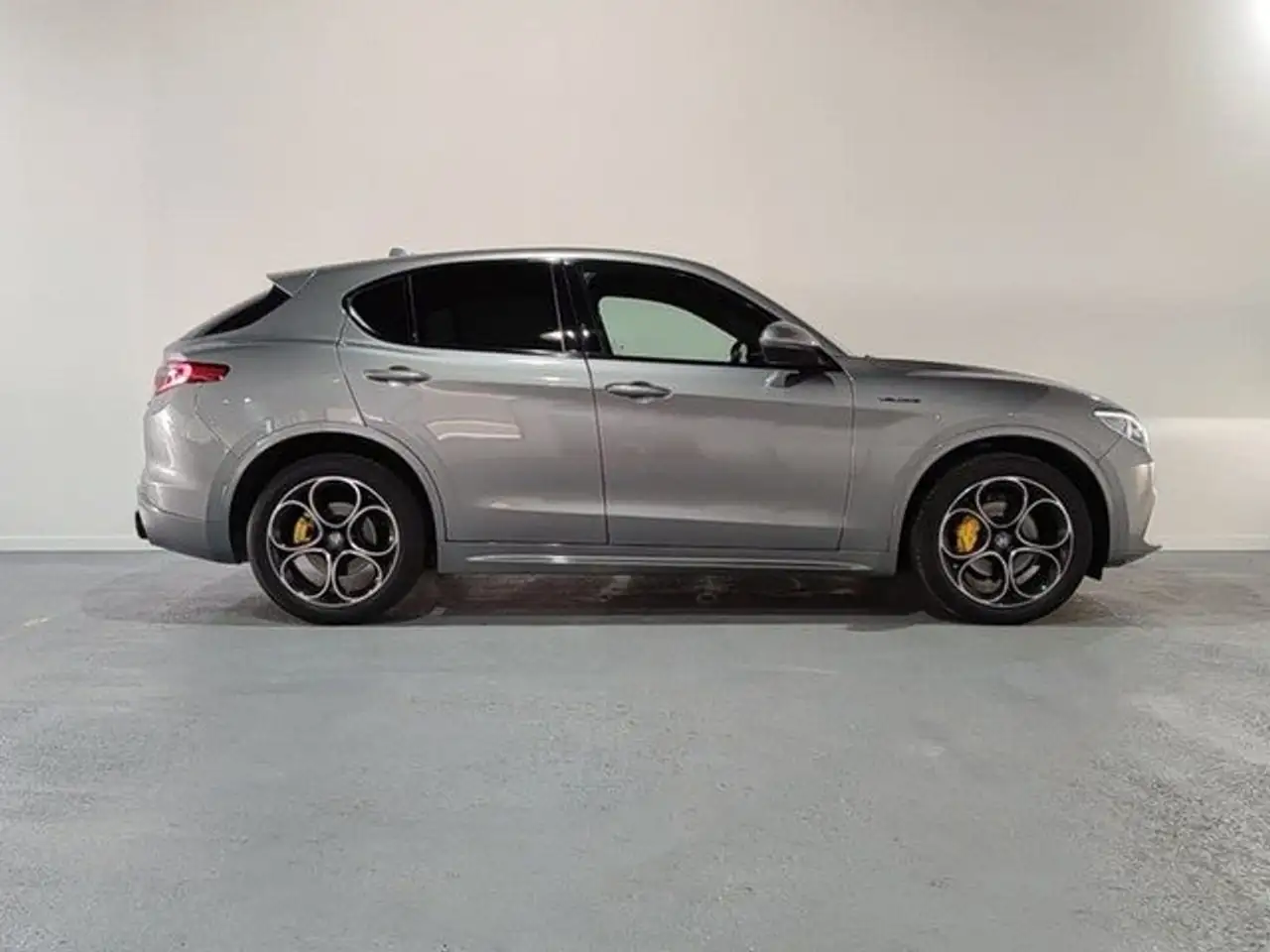 Alfa Romeo Stelvio 2023