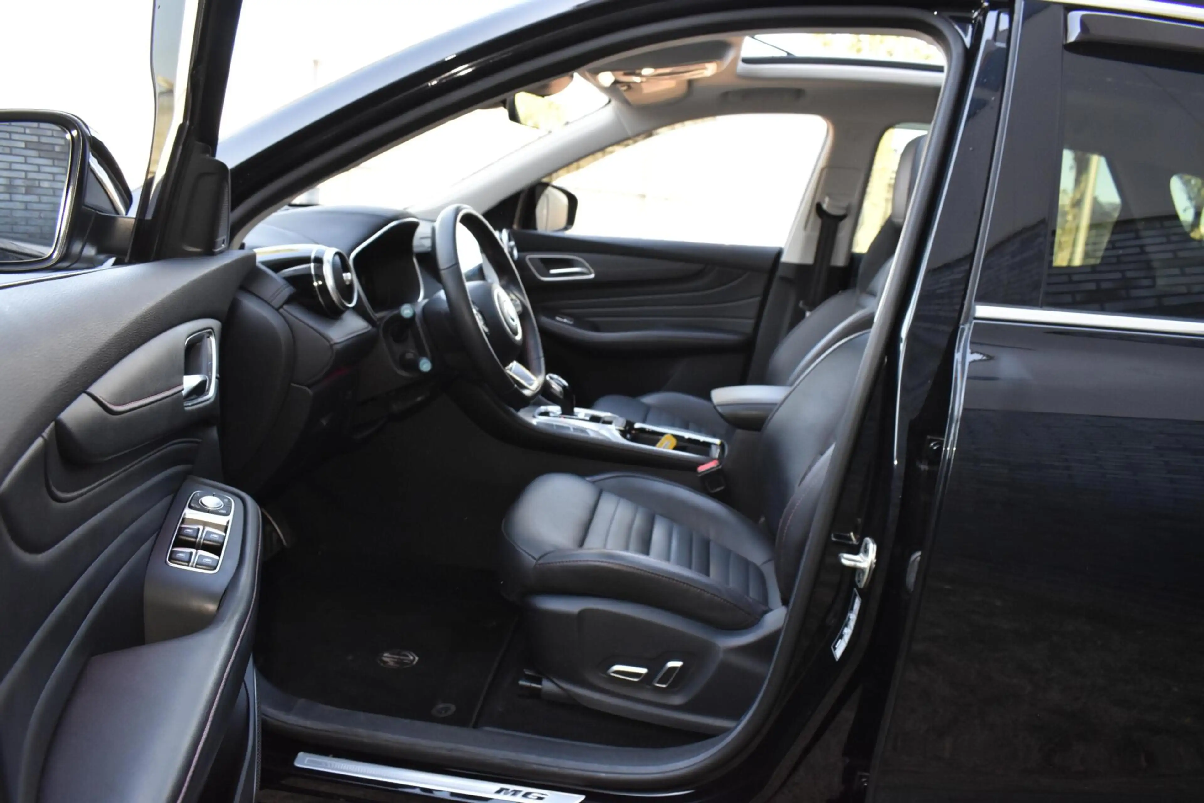 MG EHS 1.5 TGDI Luxury Plug In Hybrid PANORAMADAK/LEDER/D — photo 6