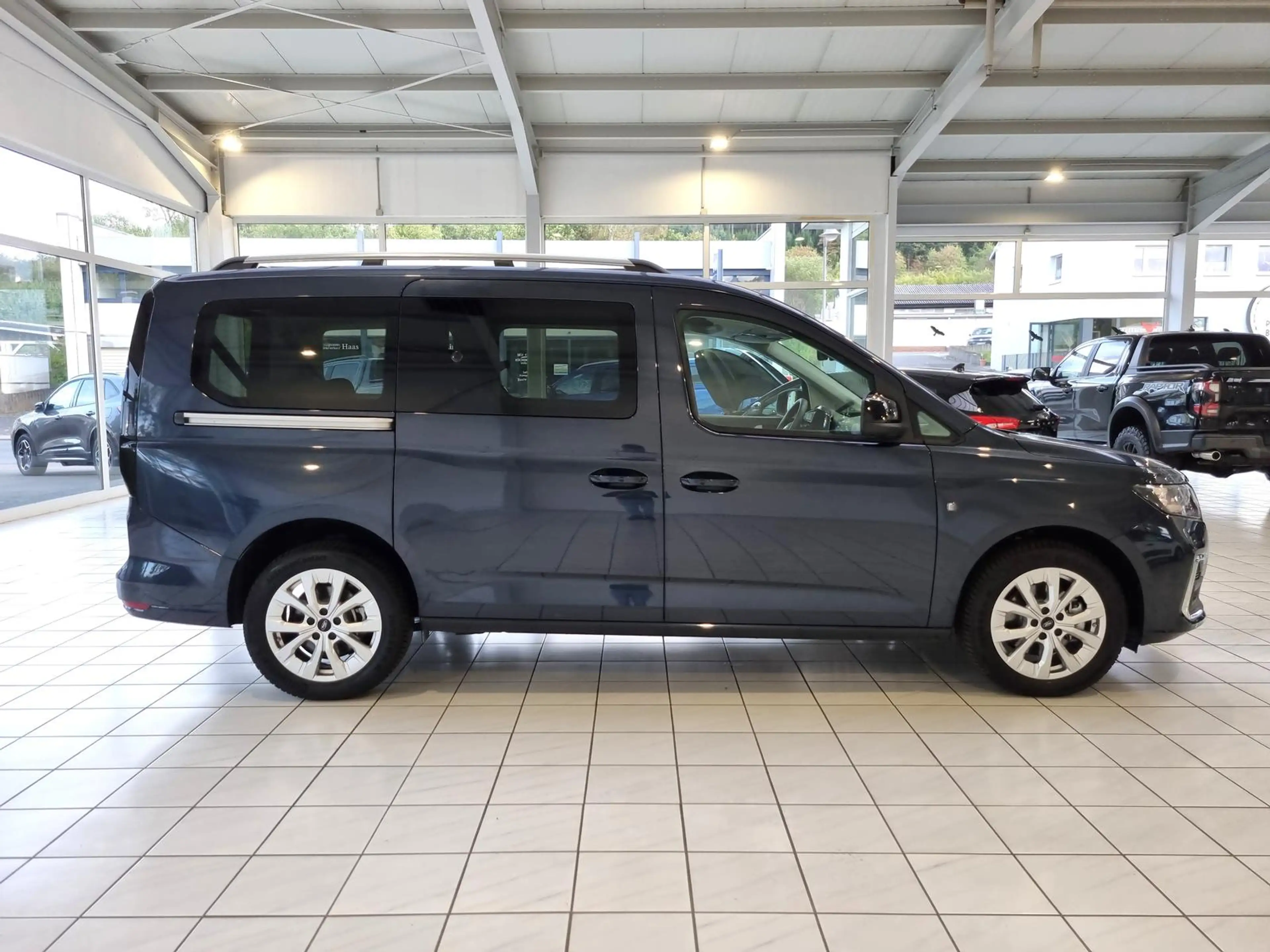 Ford Tourneo Connect Grand Tourneo Connect Titanium PHEV 150 PS #7 Sitz — photo 5