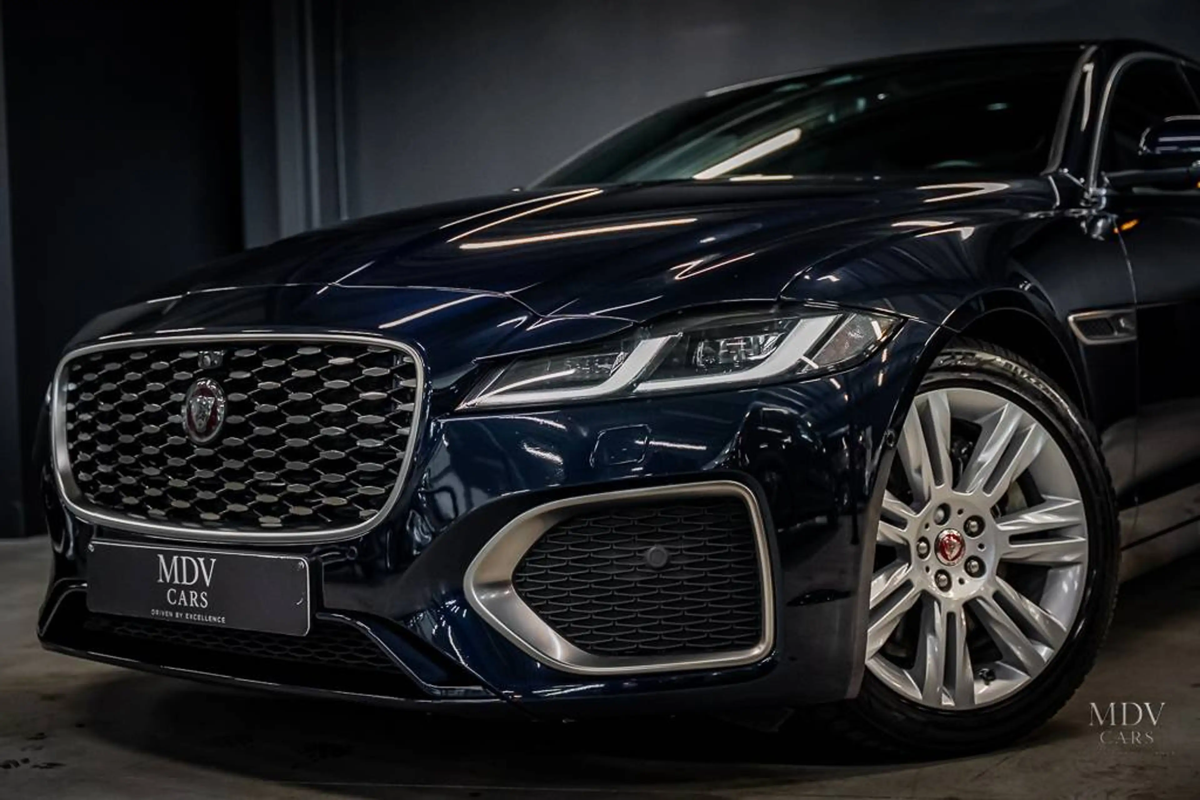 Jaguar XF XF 2.0 D MHEV AWD D200 HSE — photo 2