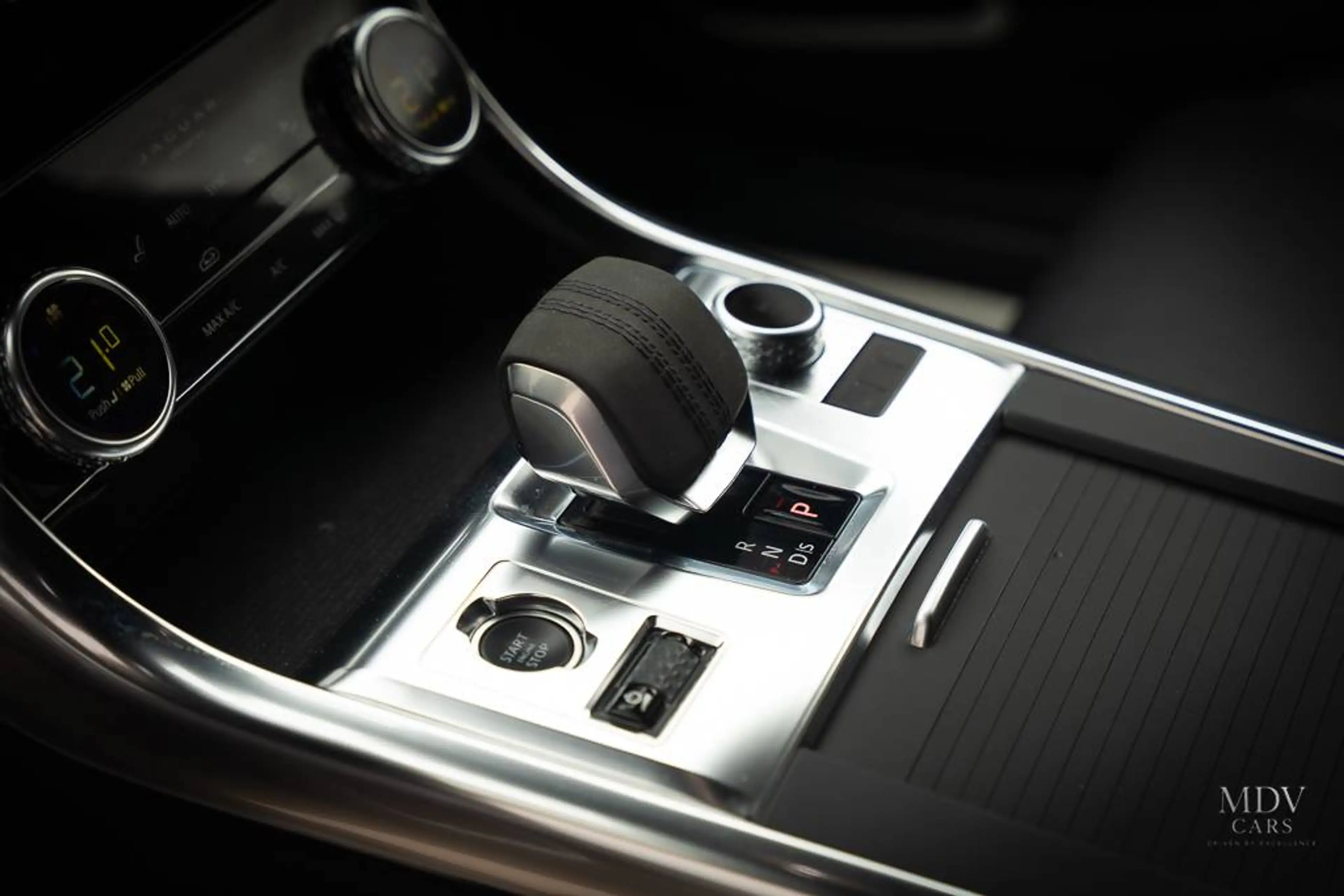 Jaguar XF XF 2.0 D MHEV AWD D200 HSE — photo 9