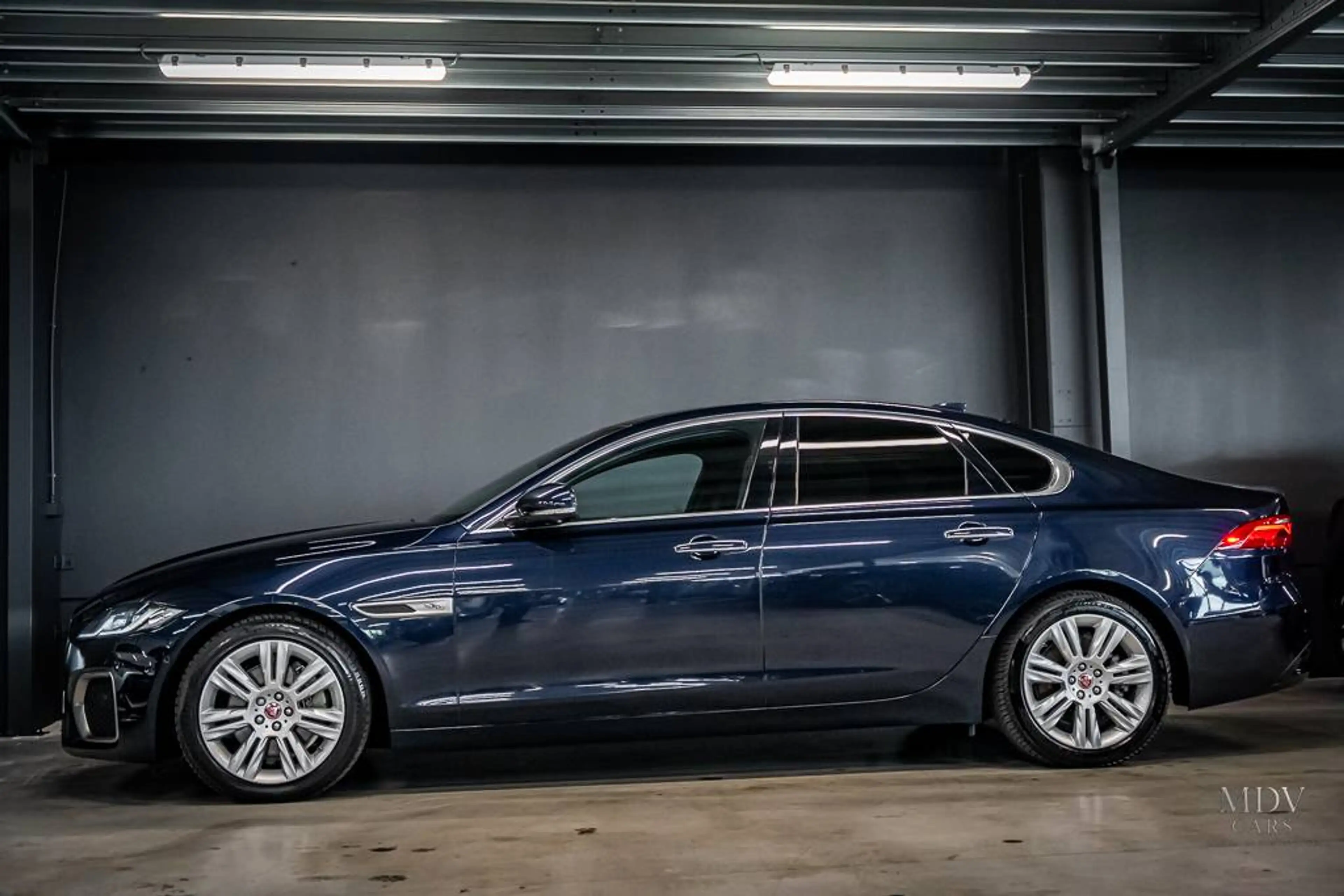 Jaguar XF XF 2.0 D MHEV AWD D200 HSE — photo 3