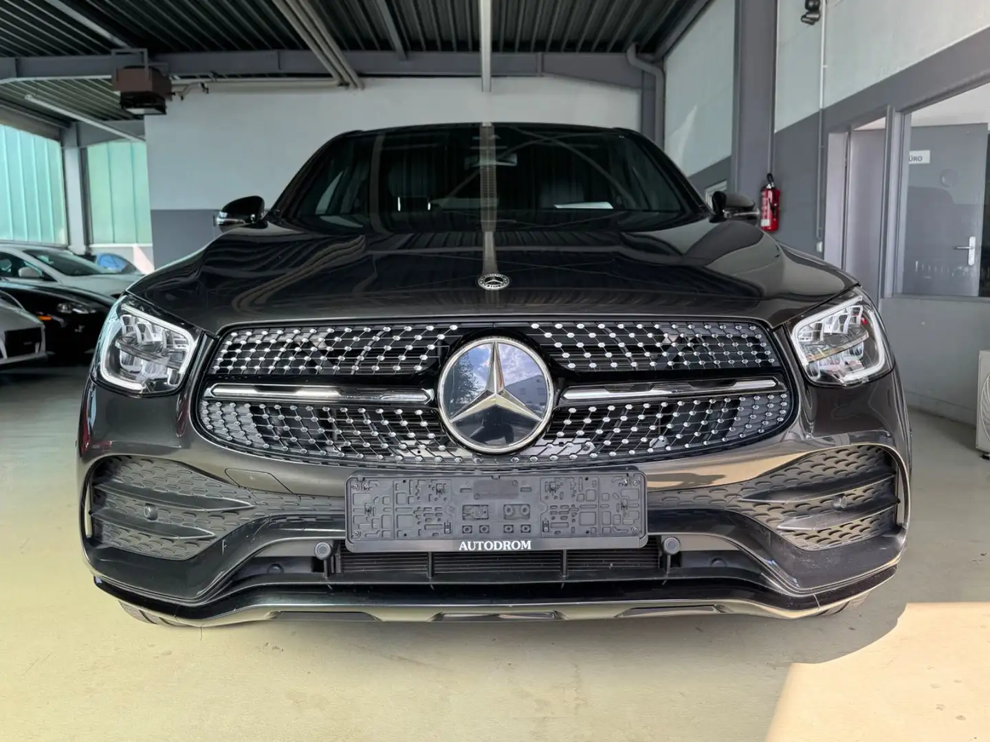 Mercedes-Benz GLC 220 d Coupe 4Matic AMG Line+Standheizung+AHK Gris - 2