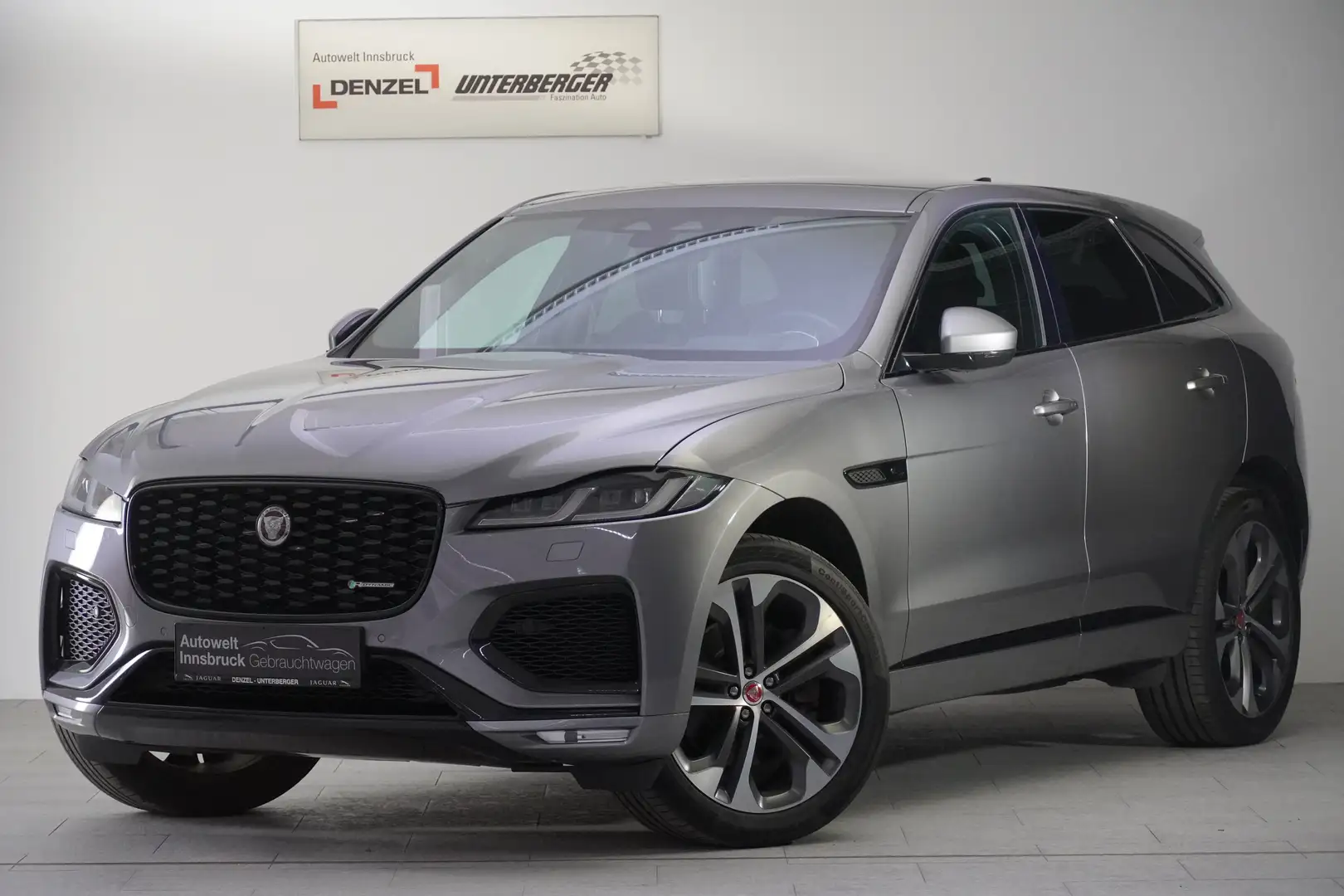 Jaguar F-Pace F-Pace R-Dynamic SE P400 AWD Aut. Grijs - 2