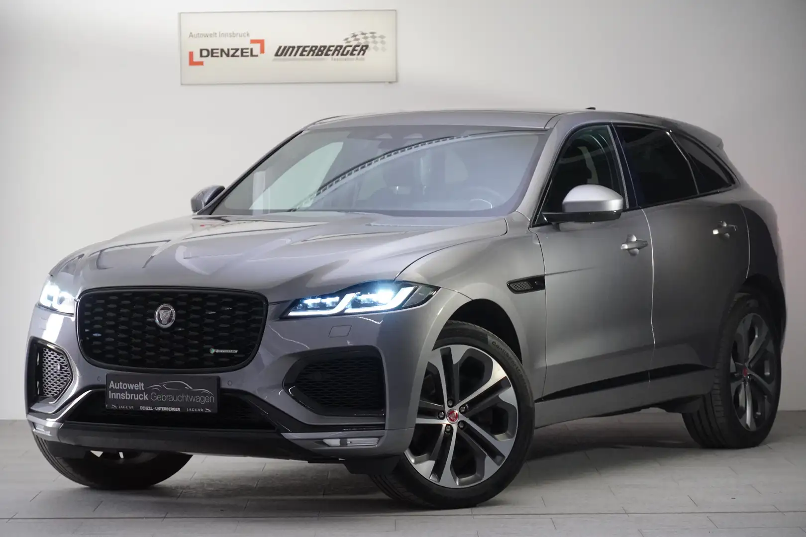 Jaguar F-Pace F-Pace R-Dynamic SE P400 AWD Aut. Grijs - 1