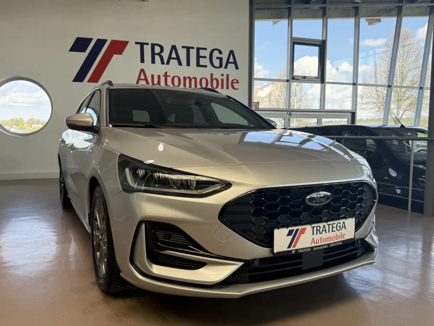 Ford Focus Turnier ST-Line X ACC AHK Head Up Winter-P Silber - 1